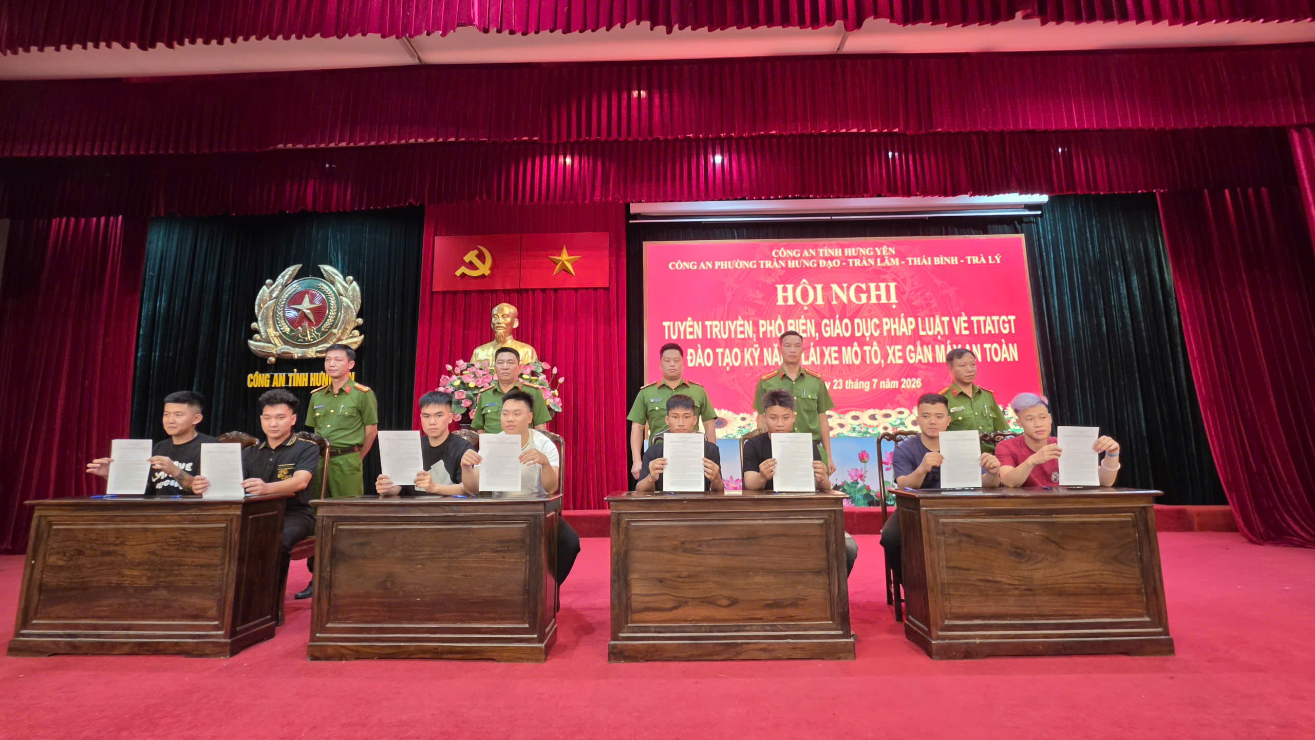 Công an phường Trần Lãm phối hợp Công an các phường Trần Hưng Đạo, Trà Lý, Thái Bình tổ chức Hội nghị tuyên truyền, phổ biến, giáo dục pháp luật, góp phần phòng ngừa thanh, thiếu niên vi phạm pháp luật