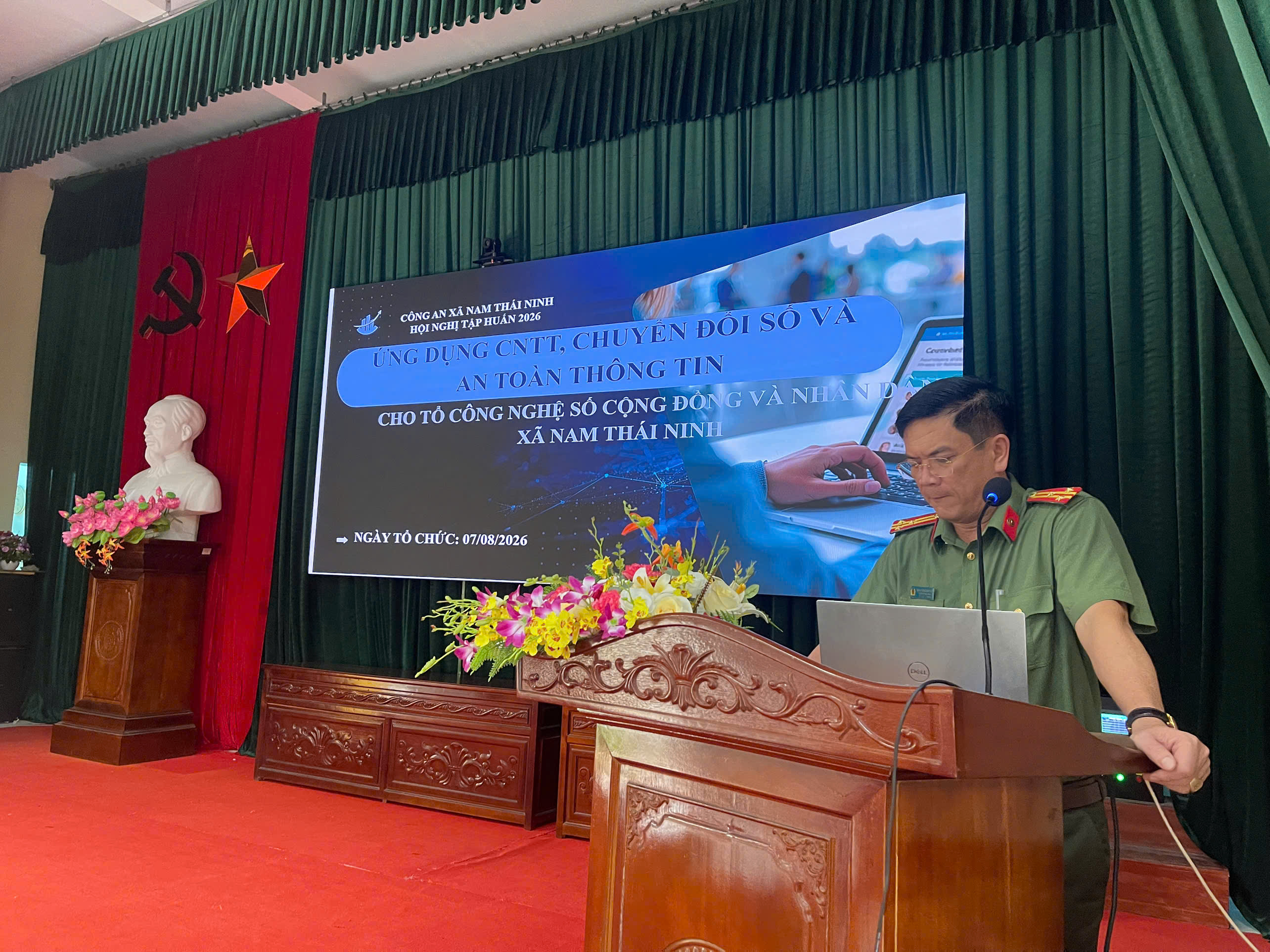 Công an xã Nam Thái Ninh phối hợp tổ chức Hội nghị triển khai hoạt động tổ công nghệ số cộng đồng và tập huấn chuyển đổi số, bảo đảm an toàn thông tin
