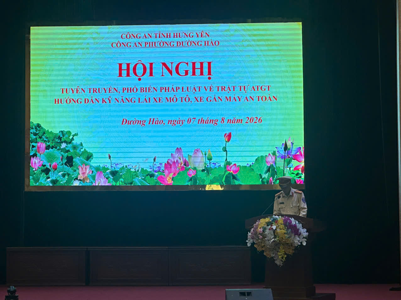 CÔNG AN PHƯỜNG ĐƯỜNG HÀO PHỐI HỢP TUYÊN TRUYỀN, PHỔ BIẾN PHÁP LUẬT VỀ TRẬT TỰ, AN TOÀN GIAO THÔNG VÀ KỸ NĂNG LÁI XE AN TOÀN