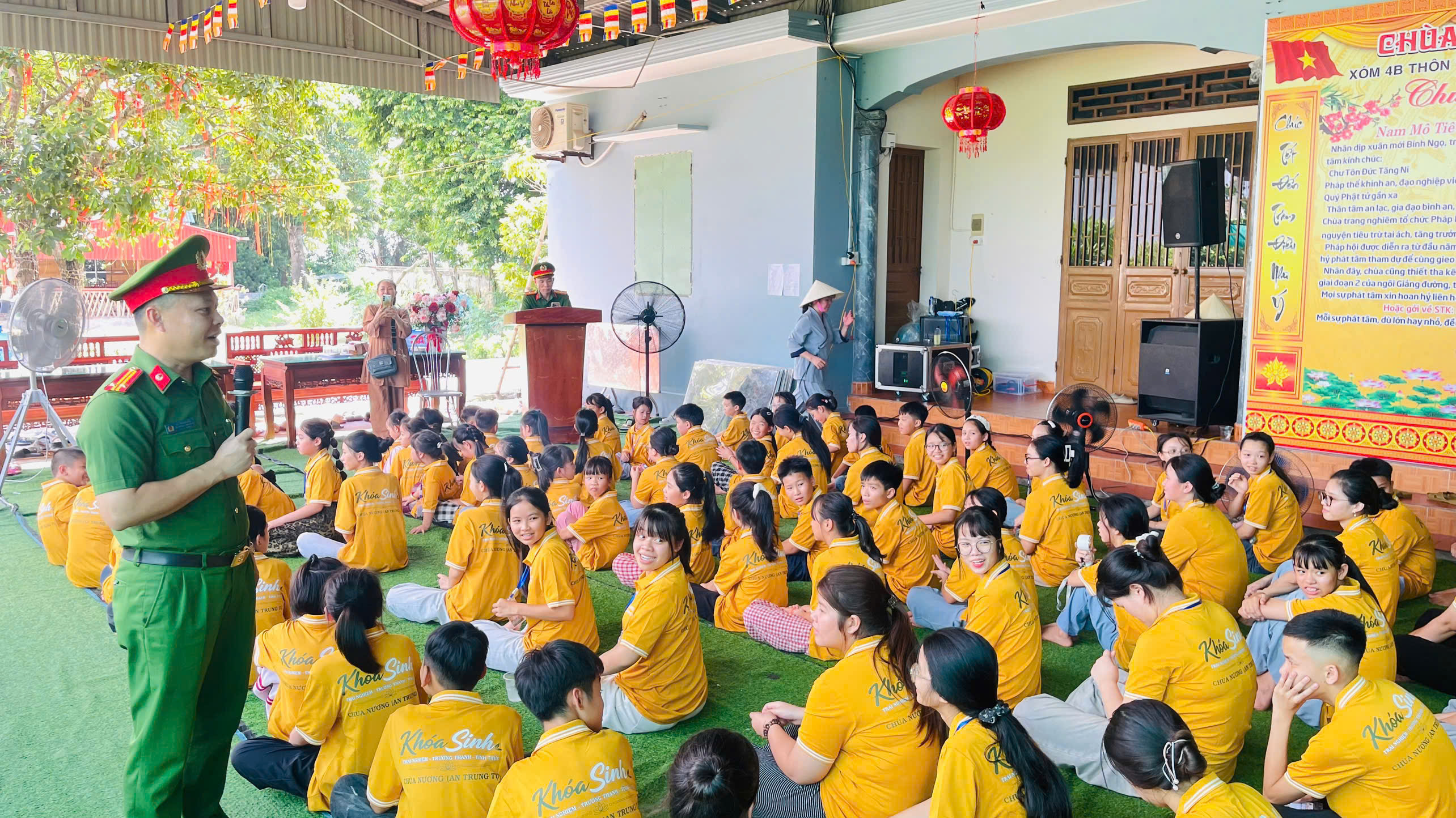 Công an xã Tiền Hải tuyên truyền Luật Giao thông đường bộ tại khóa tu mùa Hè tại Chùa Nương