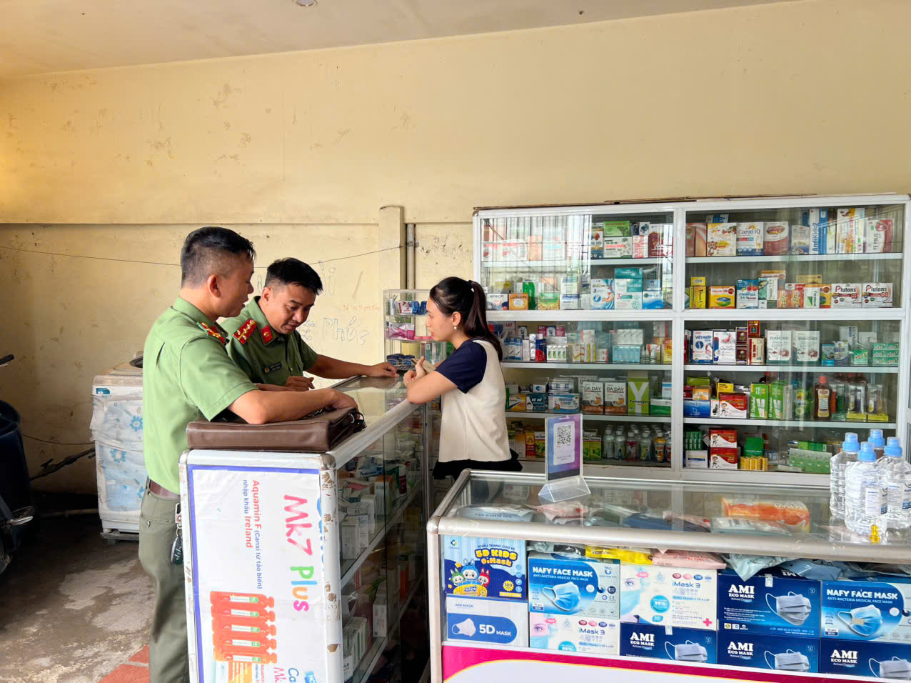 Công an  phường Sơn Nam tăng cường kiểm tra, tuyên truyền truyền Nghị định số 90/2026/NĐ-CP tại các cơ sở kinh doanh dược trên địa bàn