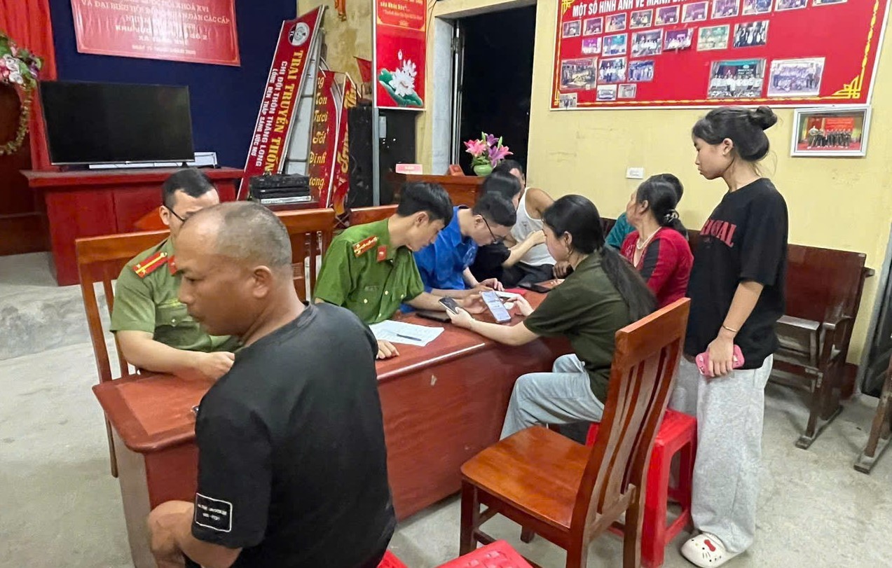 Công an xã Thần Khê đồng hành cùng người dân trong chuyển đổi số và phòng ngừa tội phạm trộm cắp tài sản