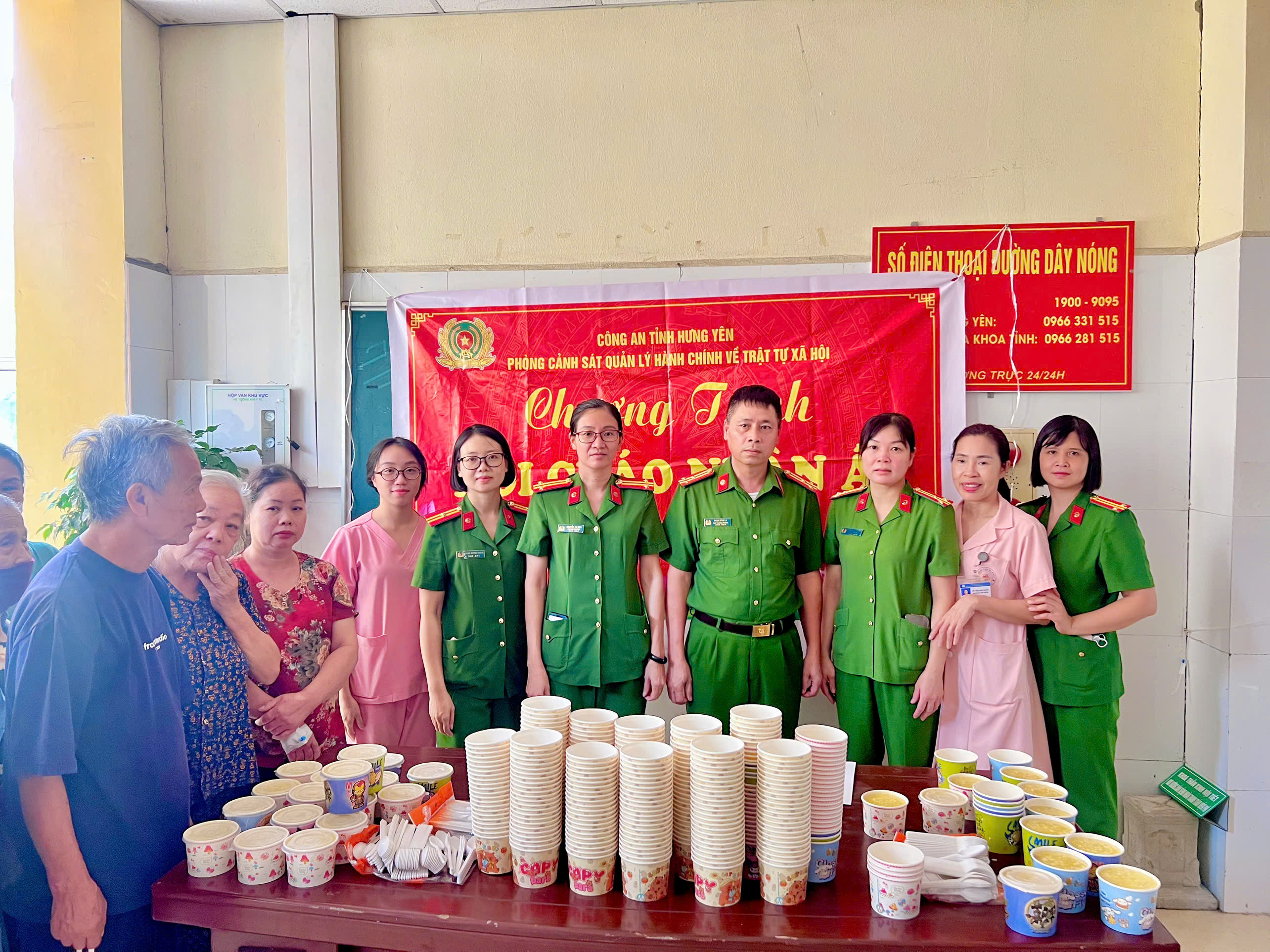 Phòng Cảnh sát Quản lý hành chính về trật tự xã hội tổ chức Chương trình “Nồi cháo nhân ái”