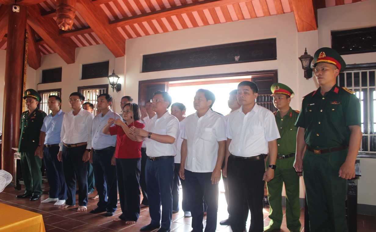 Công an xã Bình Định tham gia chuỗi hoạt động tri ân, tưởng niệm các Anh hùng Liệt sĩ nhân ngày 27 tháng 7