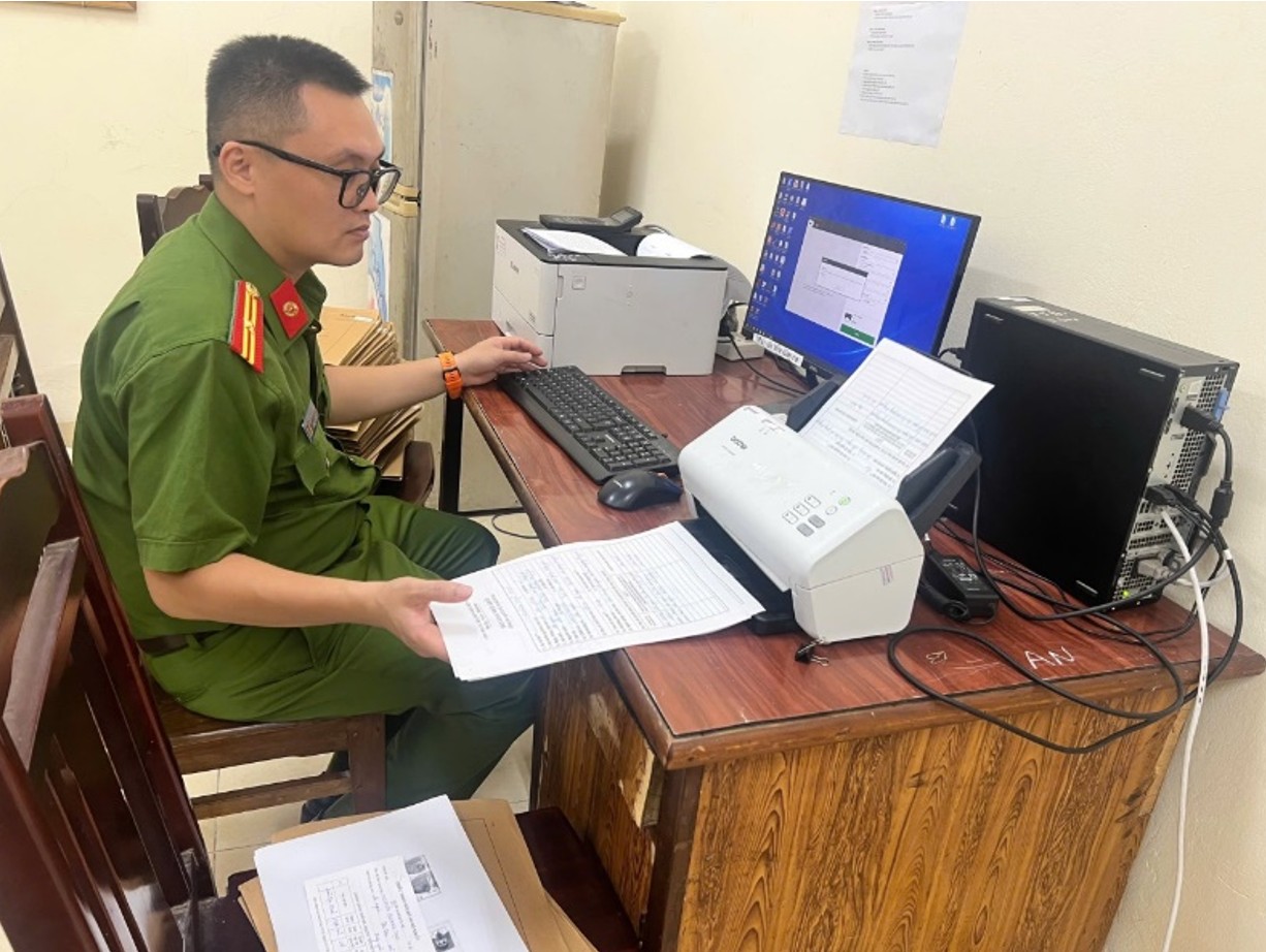 Công an xã Văn Giang: Đẩy mạnh công tác số hóa hồ sơ, tài liệu phục vụ hiệu quả nhiệm vụ công tác Công an
