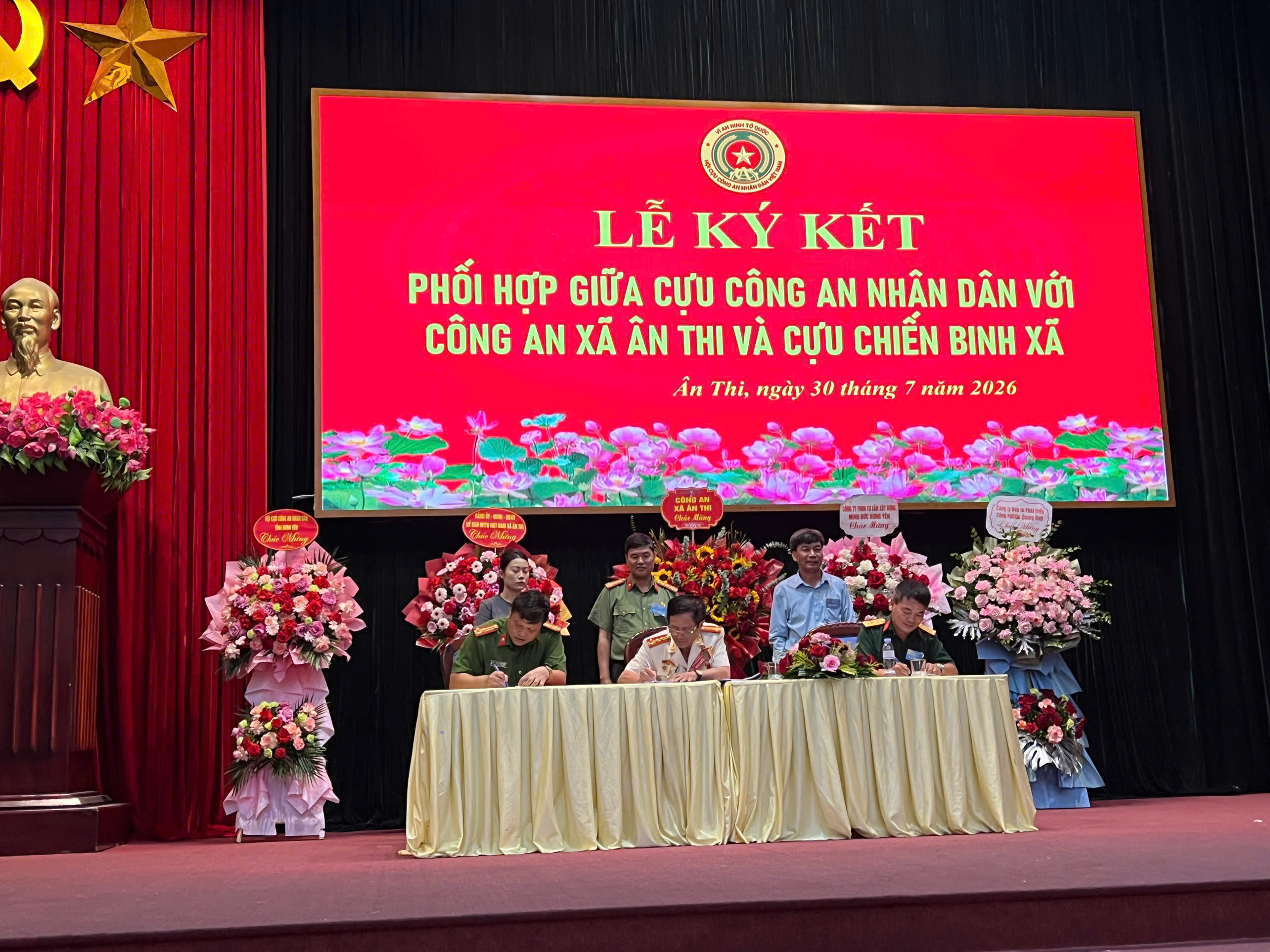 Công an xã Ân Thi phối hợp tổ chức thành công Đại hội thành lập Hội Cựu Công an nhân dân xã Ân Thi nhiệm kỳ 2026-2031 và ký kết Quy chế phối hợp công tác bảo đảm an ninh, trật tự