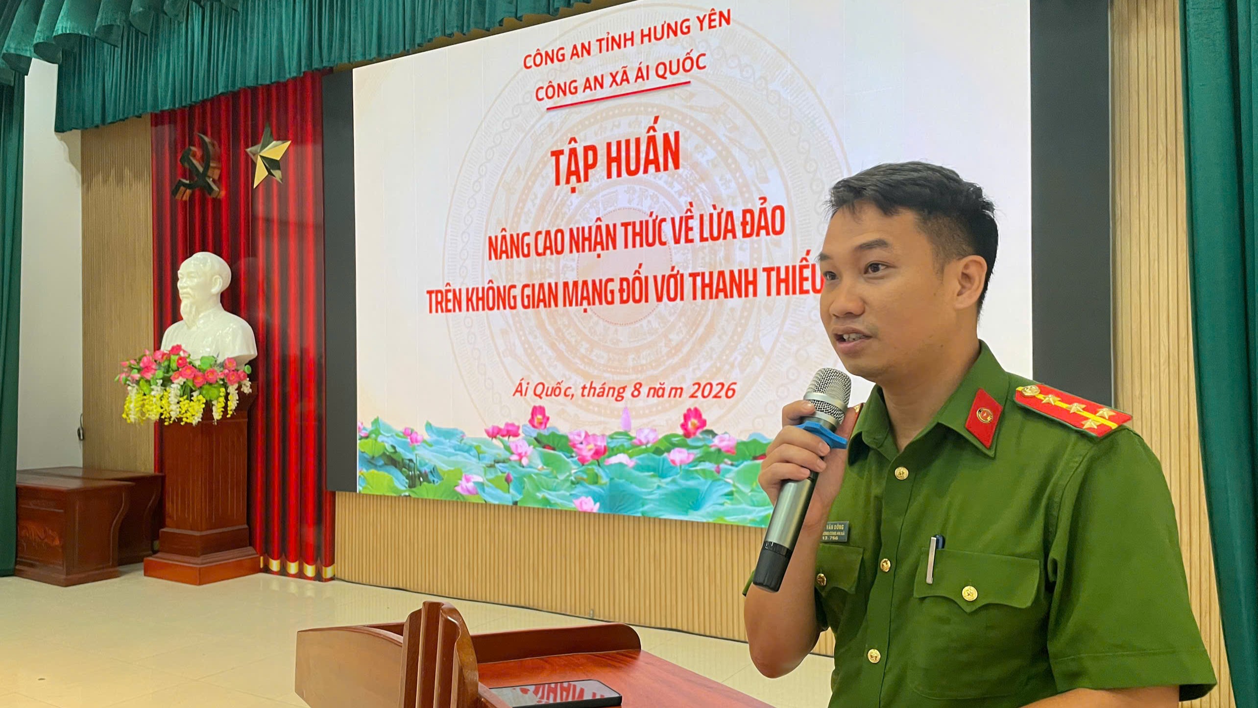 Công an xã Ái Quốc: Kịp thời trang bị “lá chắn” phòng chống lừa đảo trên không gian mạng cho hơn 150 thanh, thiếu niên trên địa bàn