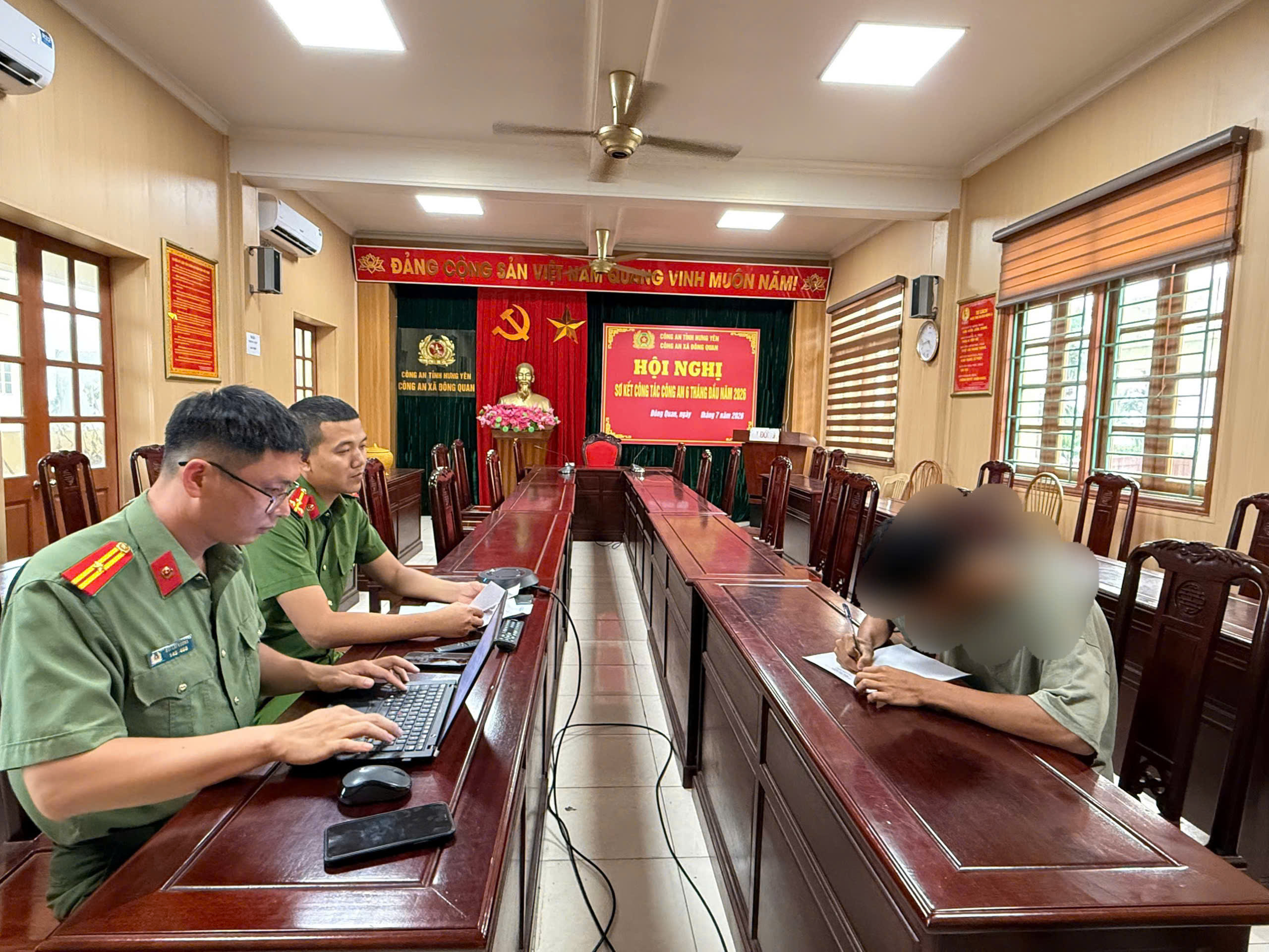 Công an xã Đông Quan phát hiện, làm việc với trường hợp thanh thiếu niên hư đăng tải thông tin xấu độc trên mạng xã hội