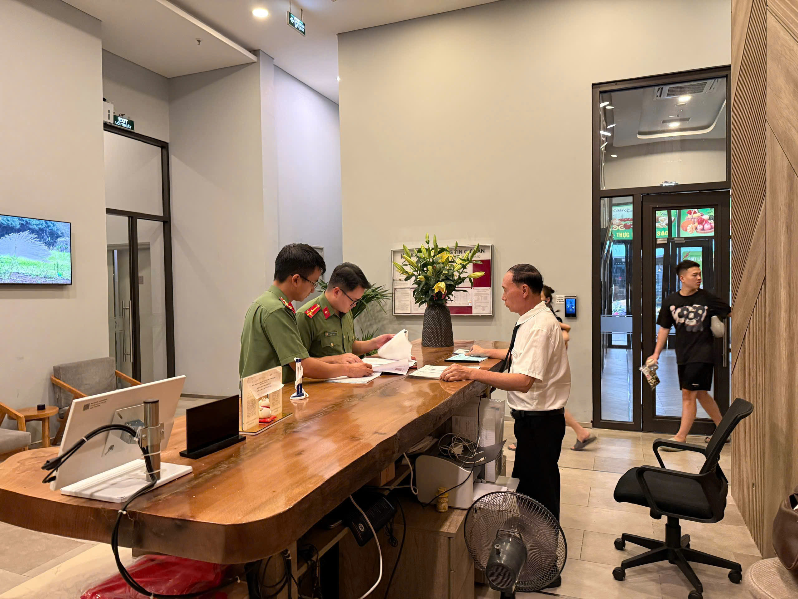 Phòng Quản lý xuất nhập cảnh Công an tỉnh Hưng Yên xử lý 20 người quốc tịch Lào nhập cảnh trái phép, cư trú và hoạt động trên địa bàn tỉnh
