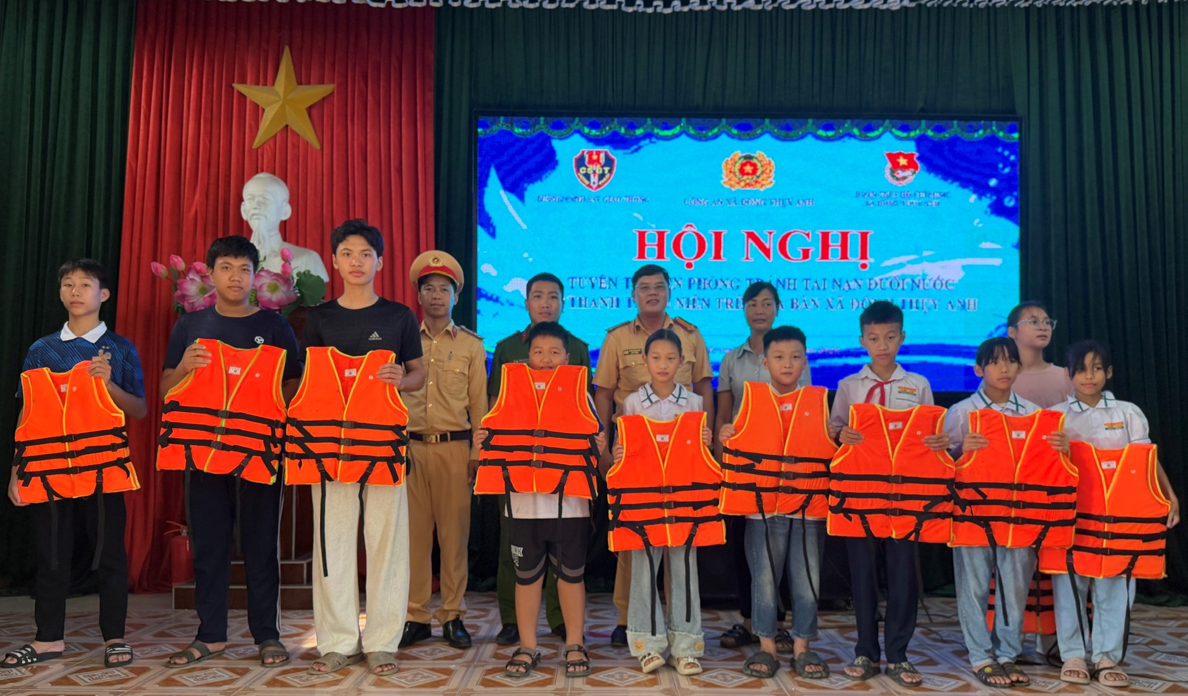 Trạm Cảnh sát đường thuỷ Bến Hiệp, Phòng cảnh sát giao thông công an tỉnh Hưng Yên tăng cường công tác phối hợp tuyên tuyền phòng, chống đuối nước trong lứa tuổi học sinh