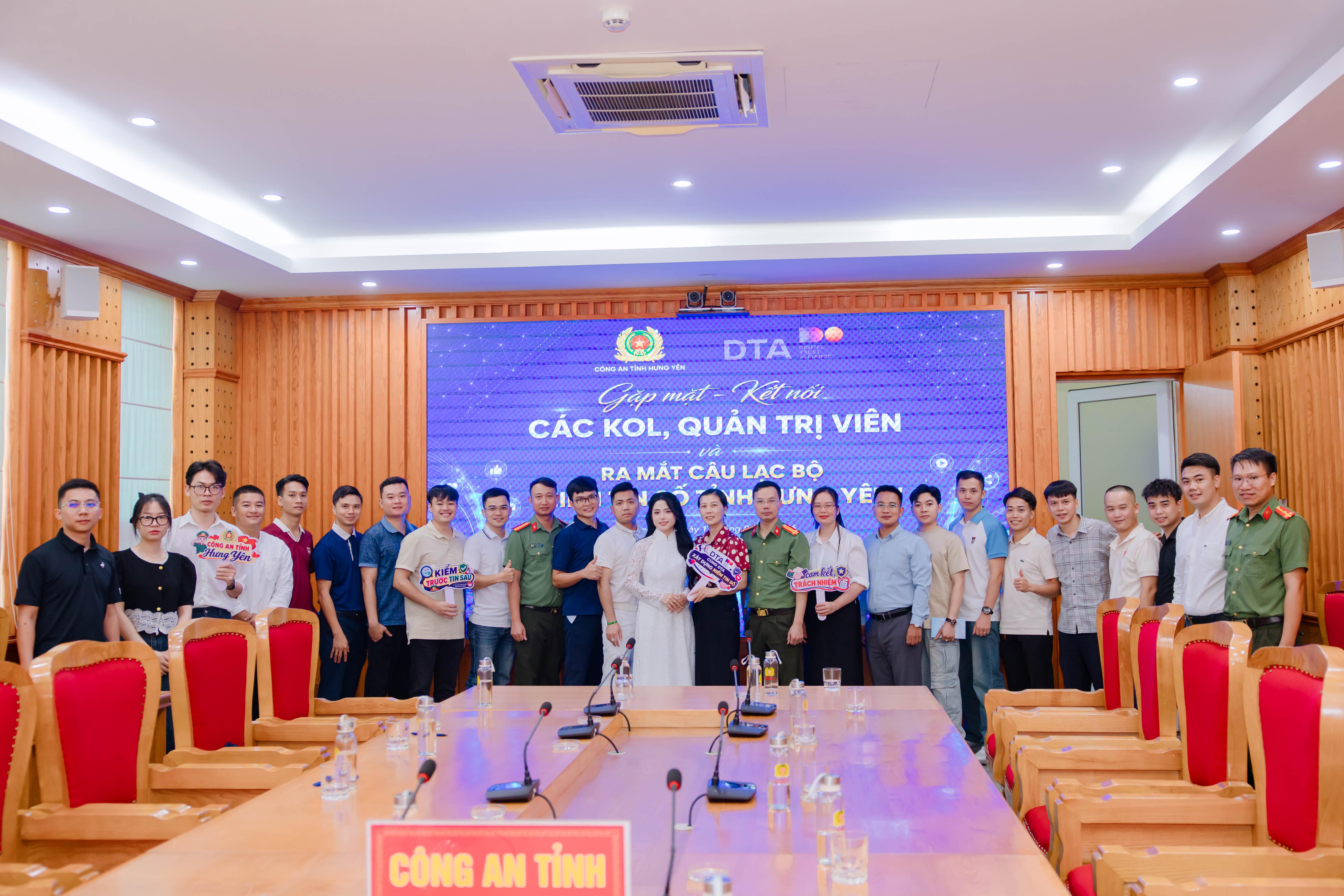 Công an tỉnh Hưng Yên tổ chức Hội nghị gặp mặt, kết nối các KOL, quản trị viên trên không gian mạng và ra mắt câu lạc bộ “Niềm tin số tỉnh Hưng Yên”