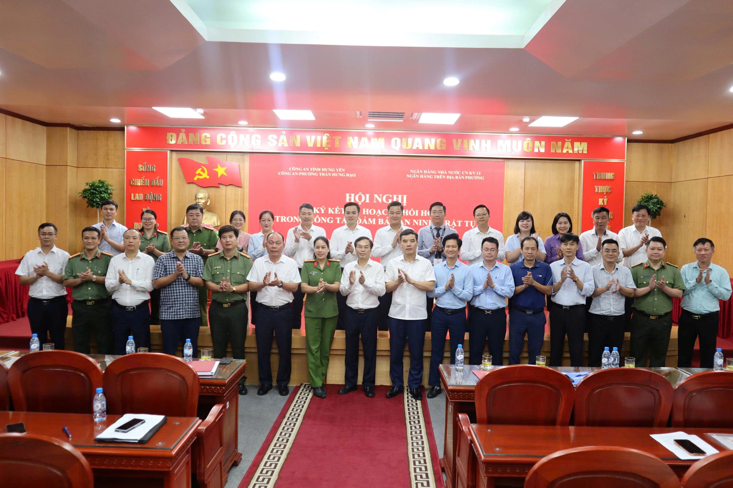 Công an phường Trần Hưng Đạo: Tổ chức Hội nghị ký kết Kế hoạch phối hợp với các ngân hàng Thương mại Cổ phần trên địa bàn phường về công tác bảo đảm an ninh, trật tự