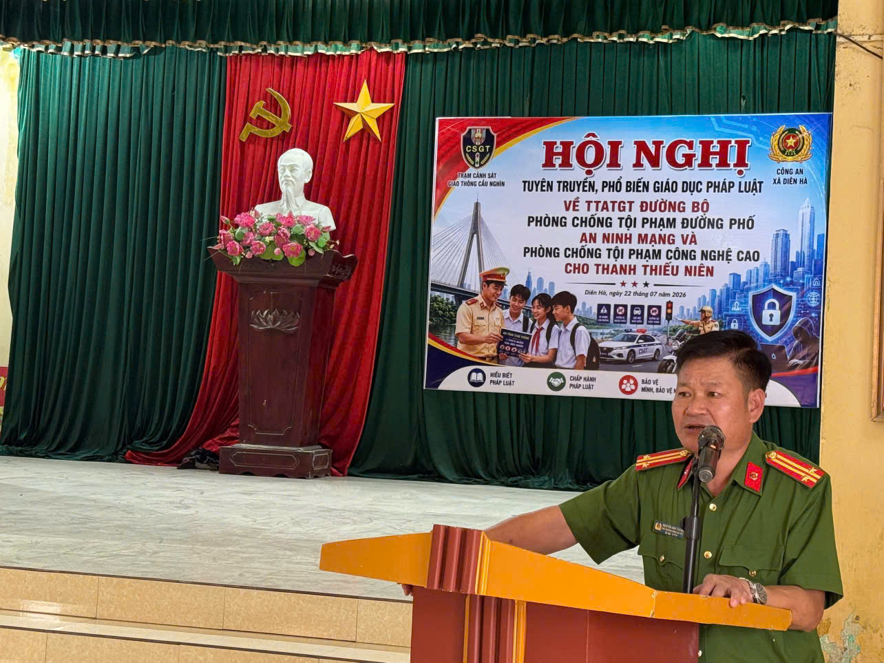 Công an xã Diên Hà phối hợp Trạm cảnh sát giao thông Cầu Nghìn tổ chức Hội nghị tuyên truyền, phổ biến pháp luật cho thanh thiếu niên