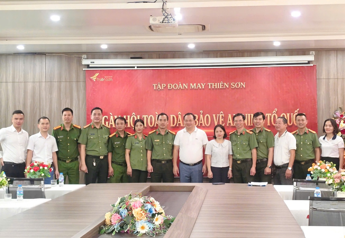 Phòng An ninh kinh tế phối hợp Công ty TNHH May Thiên Sơn Hưng Yên tổ chức Ngày hội toàn dân bảo vệ an ninh Tổ quốc và ra mắt Tổ tự quản về an ninh trật tự Tập đoàn May Thiên Sơn
