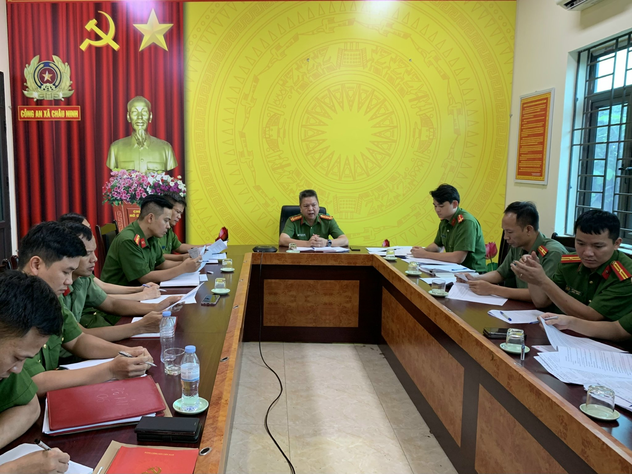 Công an xã Châu Ninh tích cực triển khai các nhiệm vụ chuyển đổi số, Đề án 06 và cải cách hành chính