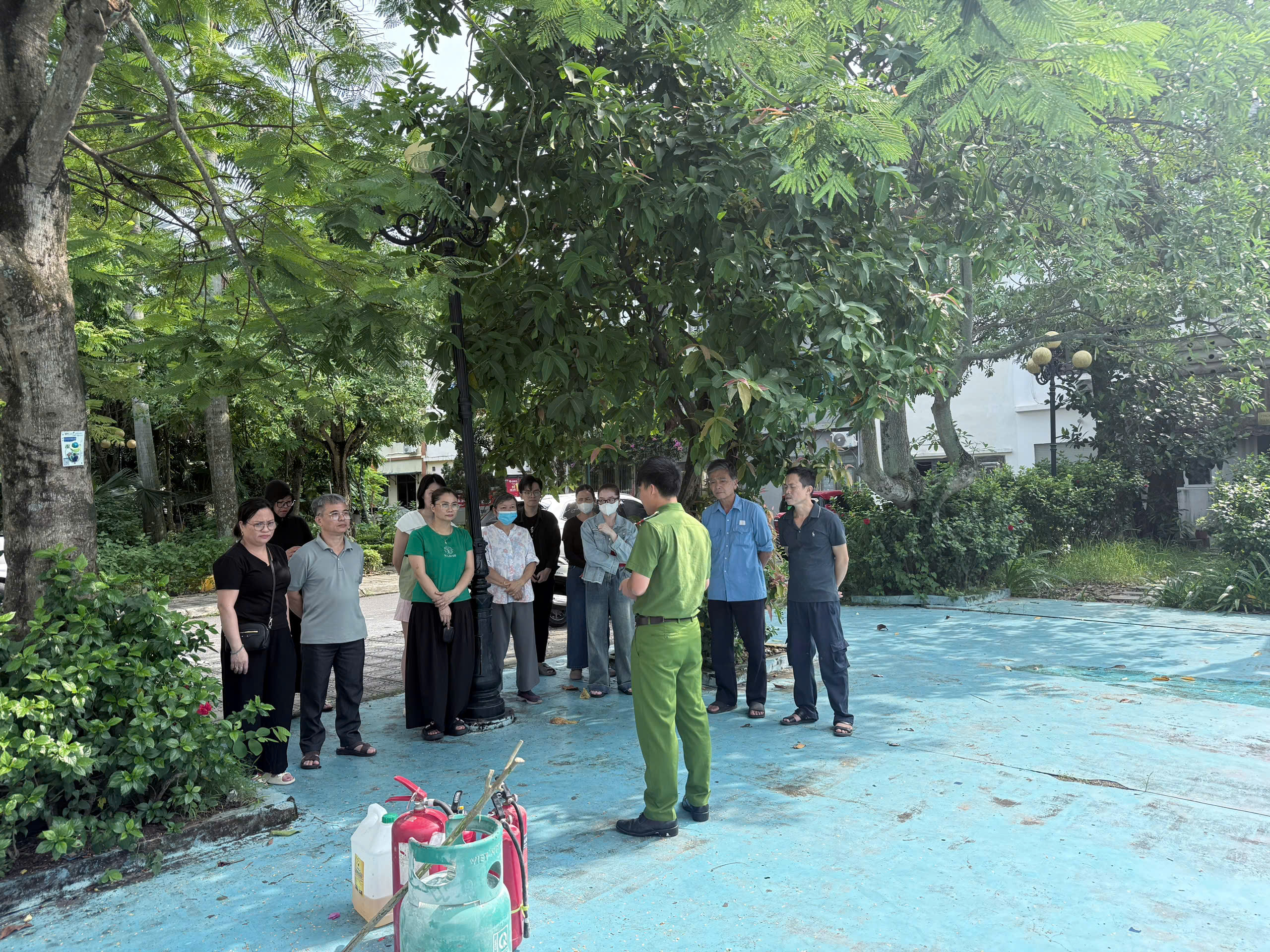 Tuyên truyền, tập huấn phòng cháy, chữa cháy và cứu nạn, cứu hộ tại khu Chung cư 379, phường Trần Hưng Đạo