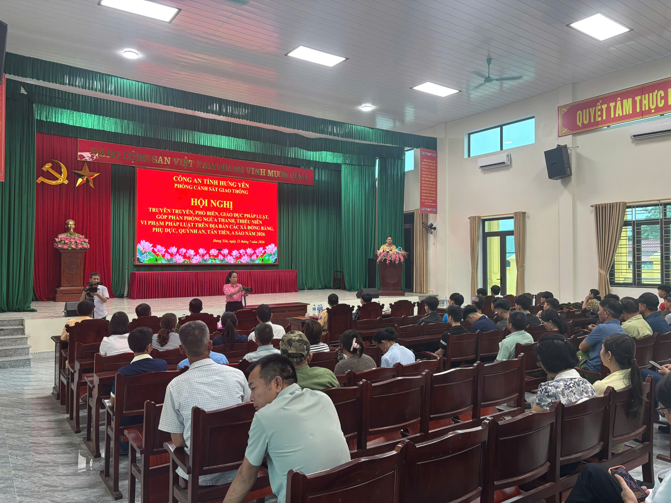 Công an xã Đồng Bằng phối hợp với Phòng Cảnh sát giao thông Công an tỉnh tổ chức hội nghị tuyên truyền pháp luật