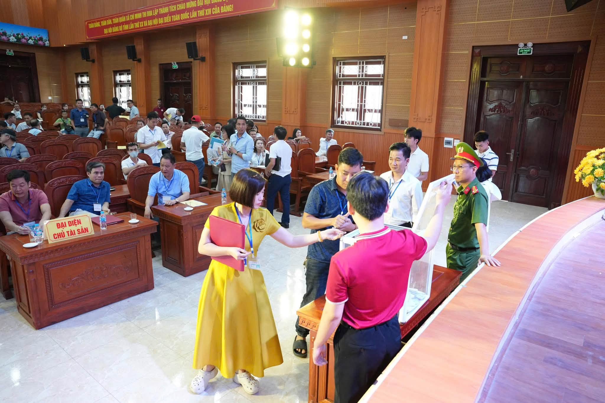 CÔNG AN XÃ CHÍ MINH THAM GIA BẢO ĐẢM AN NINH, TRẬT TỰ PHIÊN ĐẤU GIÁ QUYỀN SỬ DỤNG ĐẤT TẠI KHU DÂN CƯ MỚI XÃ CHÍ MINH