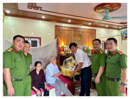 Phòng Cảnh sát Thi hành án hình sự và hỗ trợ tư pháp - Công an tỉnh tổ chức hoạt động tri ân các anh hùng Liệt sỹ, thương binh, bệnh binh nhân kỷ niệm 79 năm ngày Thương binh - Liệt sỹ
