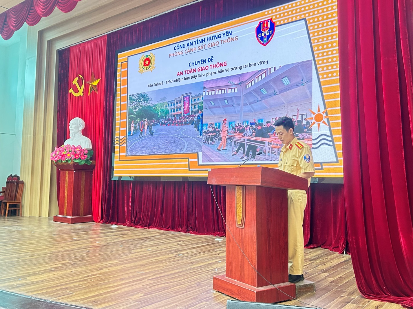 Công an xã Vũ Thư phối hợp Phòng Cảnh sát giao thông tổ chức hội nghị tuyên truyền, phổ biến giáo dục pháp luật góp phần phòng ngừa thanh thiếu niên vi phạm pháp luật