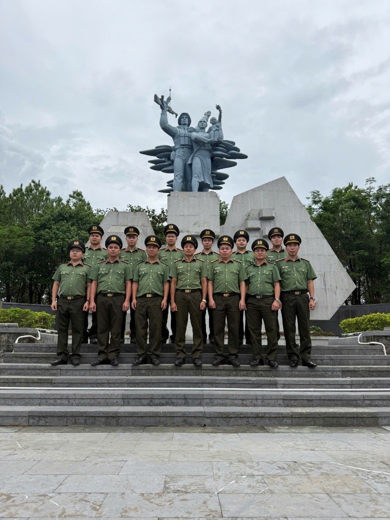 Hành trình về nguồn, tri ân trên mảnh đất anh hùng Quảng Trị