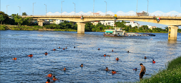 Phòng Cảnh sát phòng cháy, chữa cháy và cứu nạn, cứu hộ: Cảnh báo nguy cơ mất an toàn tại những bãi tắm tự phát trên sông.