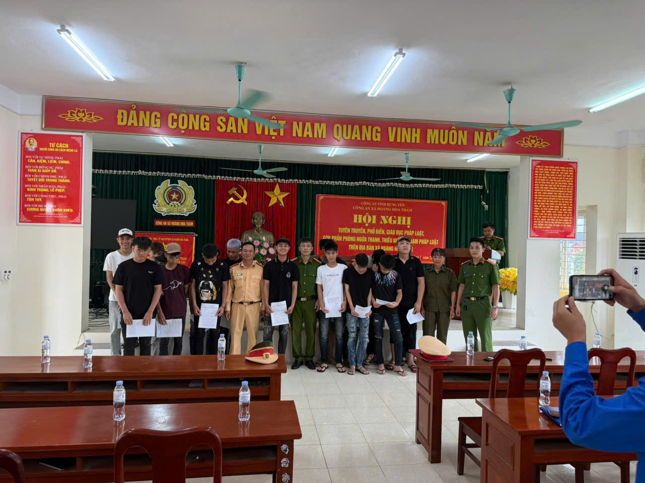 Công an xã Hoàng Hoa Thám phối hợp phòng Cảnh sát giao thông tuyên truyền,  phòng ngừa thanh, thiếu niên vi phạm pháp luật trên địa bàn xã năm 2026