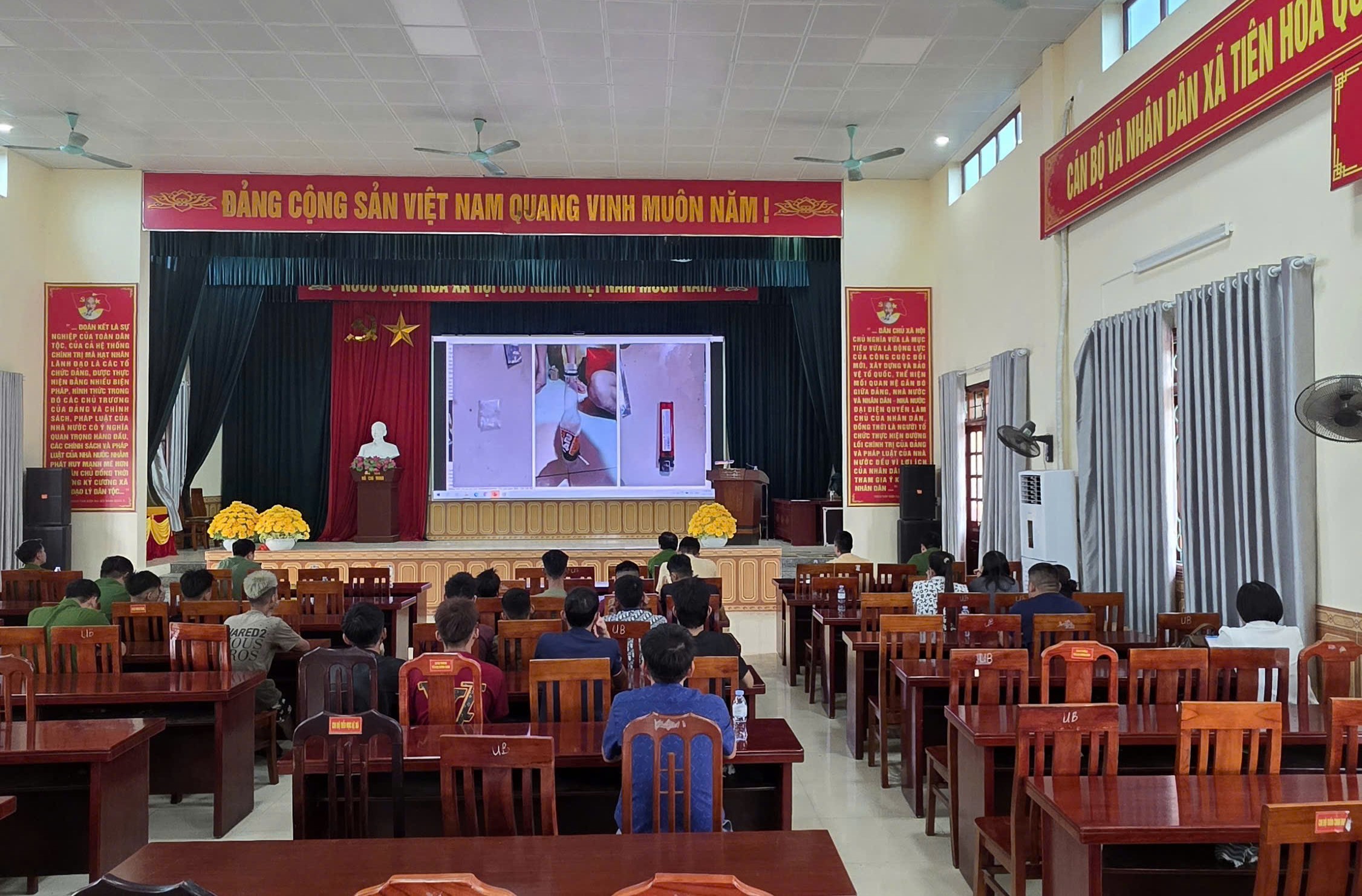 Công an xã Tiên Hoa tổ chức Hội nghị tuyên truyền pháp luật, nâng cao ý thức chấp hành pháp luật cho thanh, thiếu niên