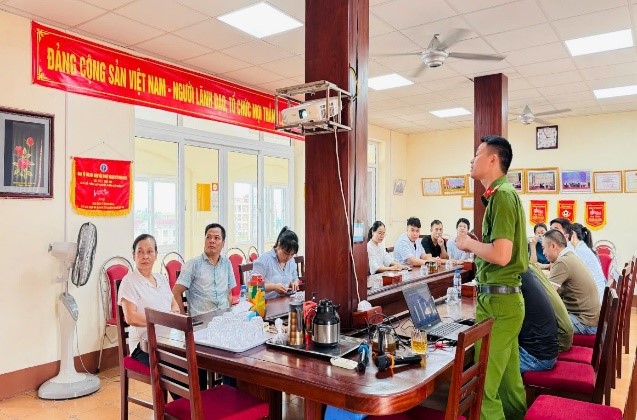 Phòng cảnh sát PCCC&CNCH tổ chức lớp huấn luyện nghiệp vụ về PCCC cho cán bộ, công nhân viên Bệnh viện đa khoa Hoàng An