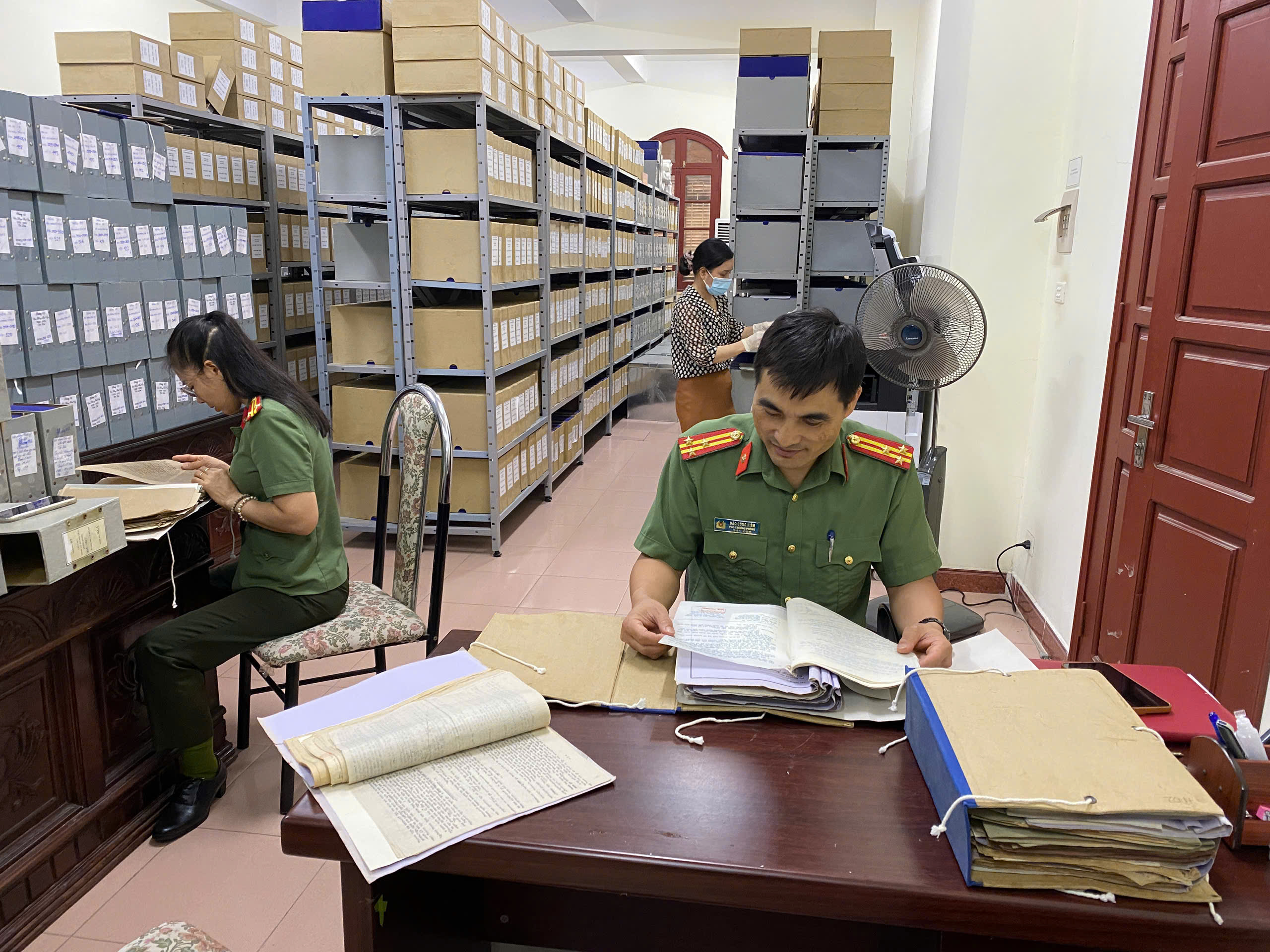 Phòng Tổ chức cán bộ tích cực triển khai công tác sưu tầm tài liệu, hiện vật phục vụ xây dựng khu lưu niệm Anh hùng liệt sĩ CAND Bùi Thị Cúc