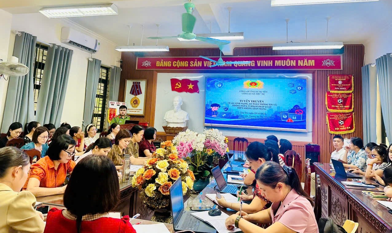 Công an xã Thư Trì tuyên truyền phổ biến pháp luật về an ninh mạng, an toàn thông tin và phòng ngừa vi phạm pháp luật trên không gian mạng tại Trường Tiểu học Thư Trì