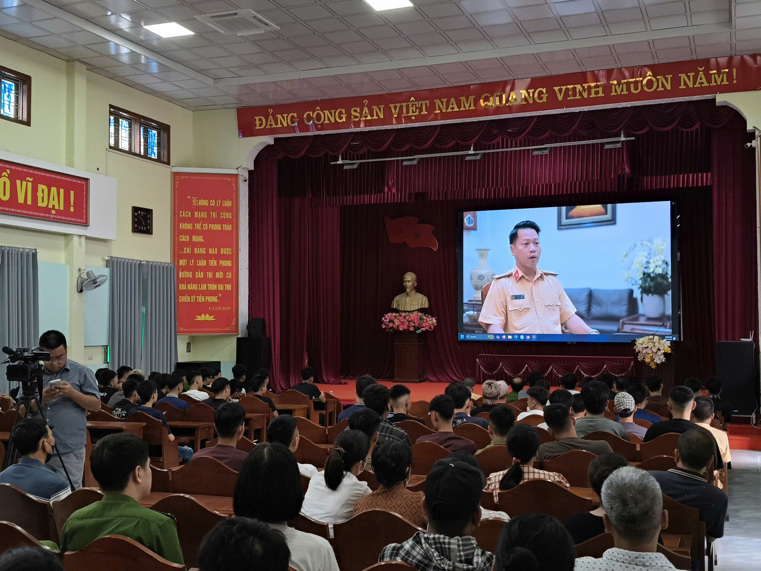 Tuyên truyền pháp luật về an toàn giao thông, trang bị kỹ năng lái xe an toàn cho thanh, thiếu niên