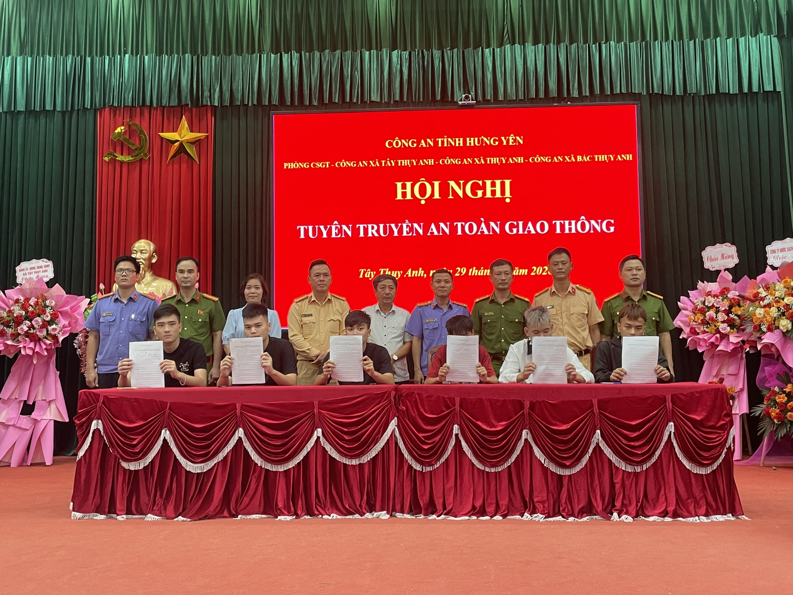 Phòng Cảnh sát giao thông Công an tỉnh Hưng Yên tuyên truyền pháp luật về an toàn giao thông cho thanh thiếu niên