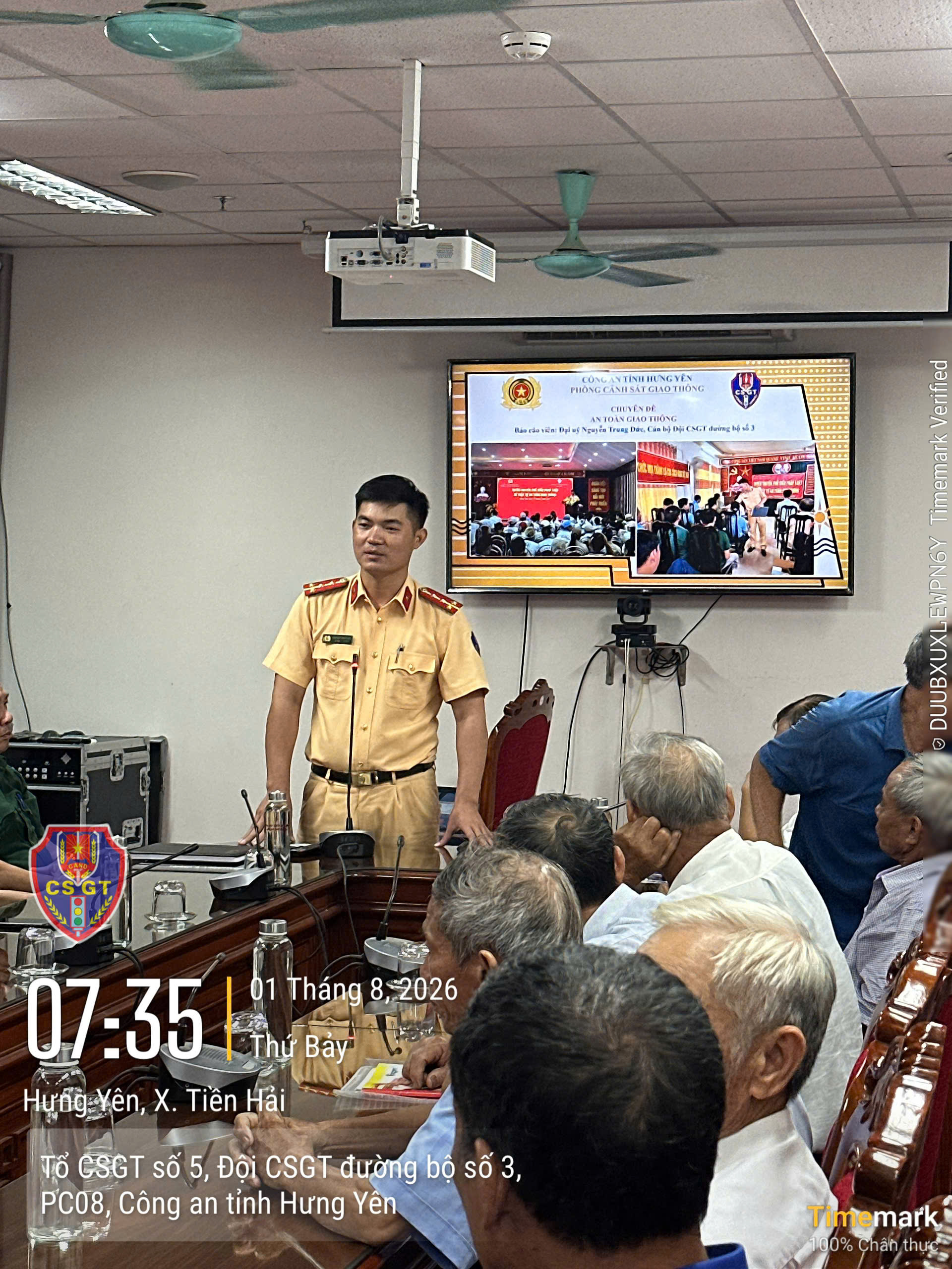 Đội Cảnh sát giao thông đường bộ số 3 tuyên truyền pháp luật về an toàn giao thông cho hội viên người cao tuổi