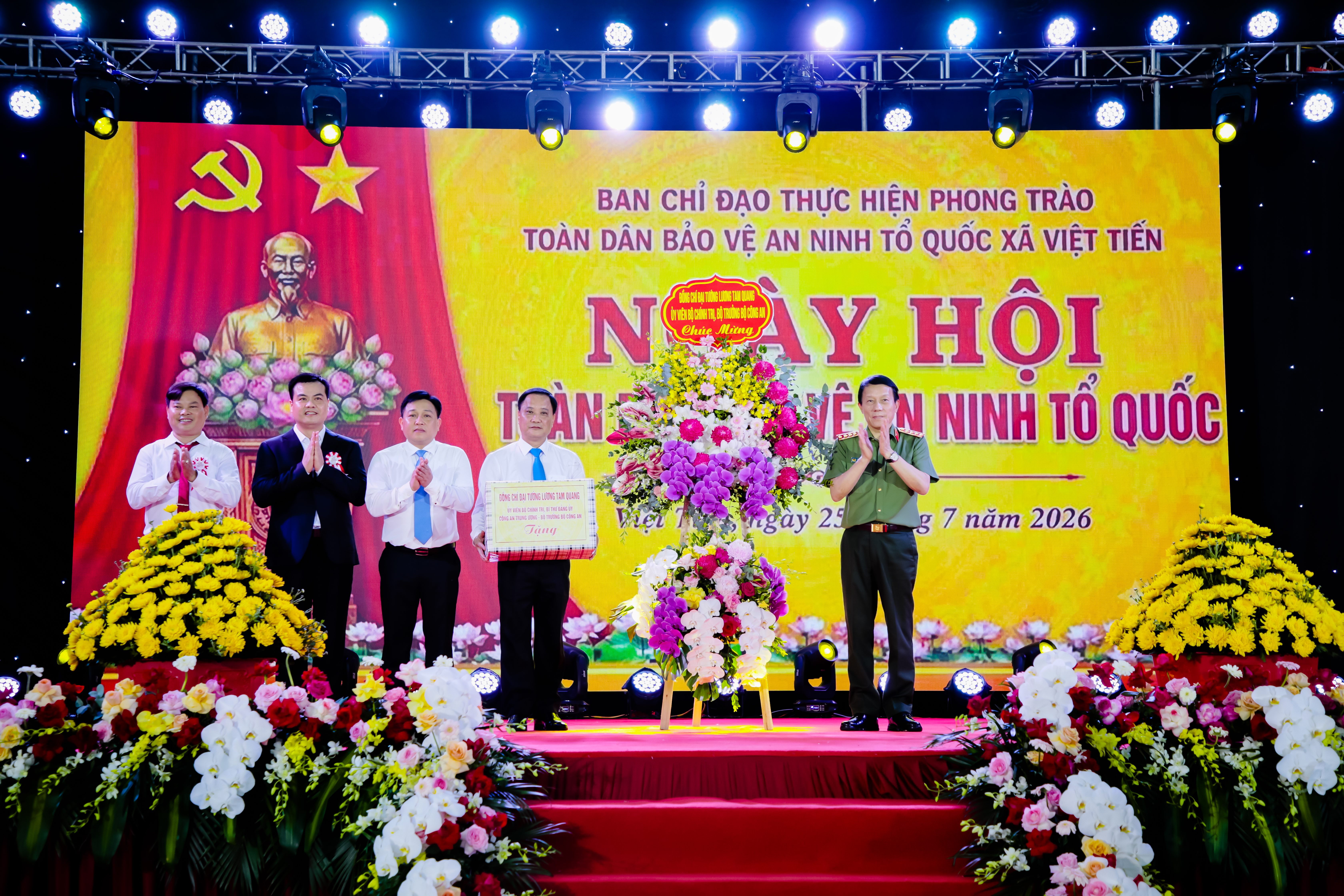 Rộn ràng Ngày hội Toàn dân bảo vệ an ninh Tổ quốc tại xã Việt Tiến