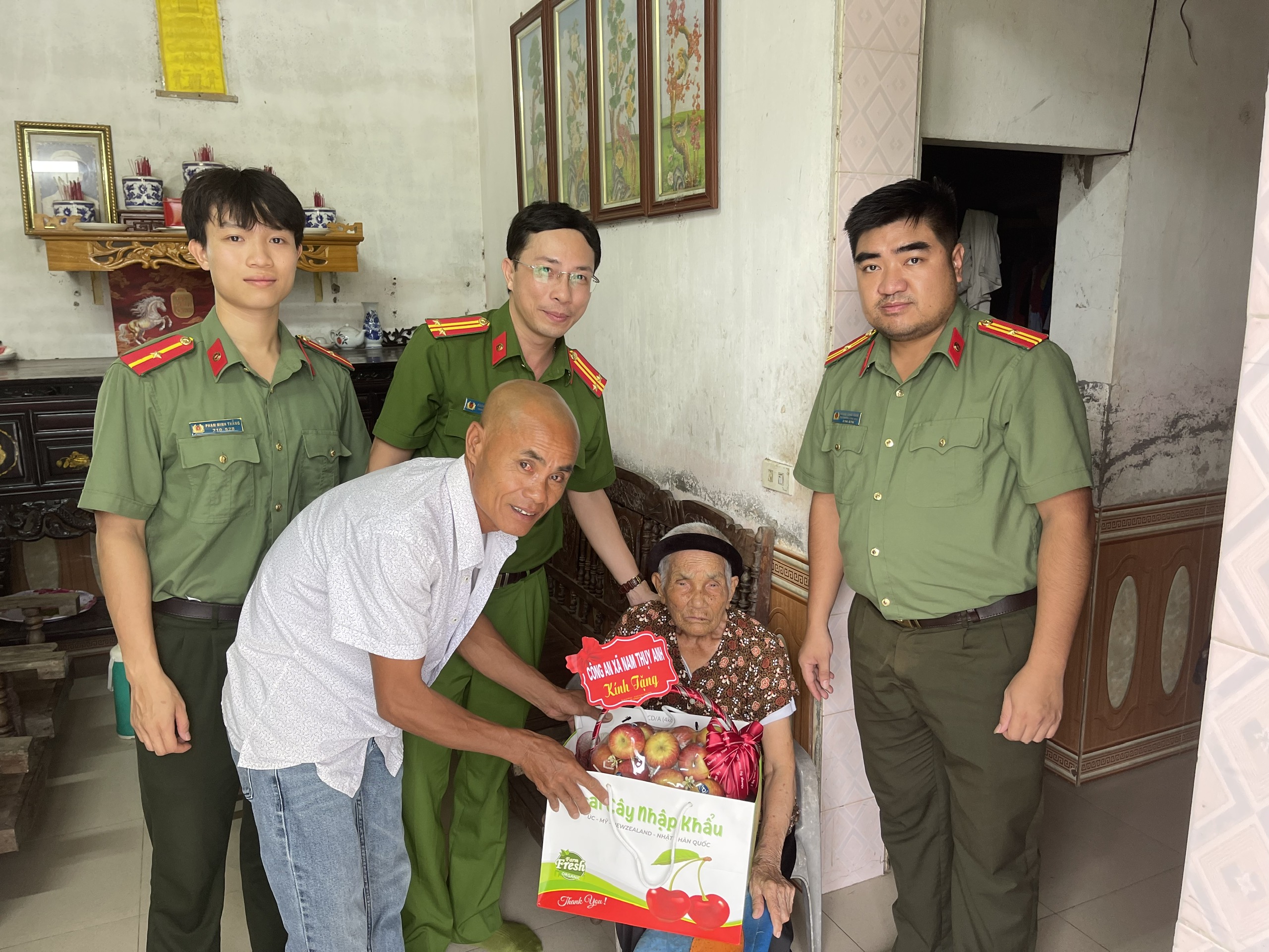 Công an xã Nam Thụy Anh lan tỏa nghĩa tình tri ân các Anh hùng liệt sĩ