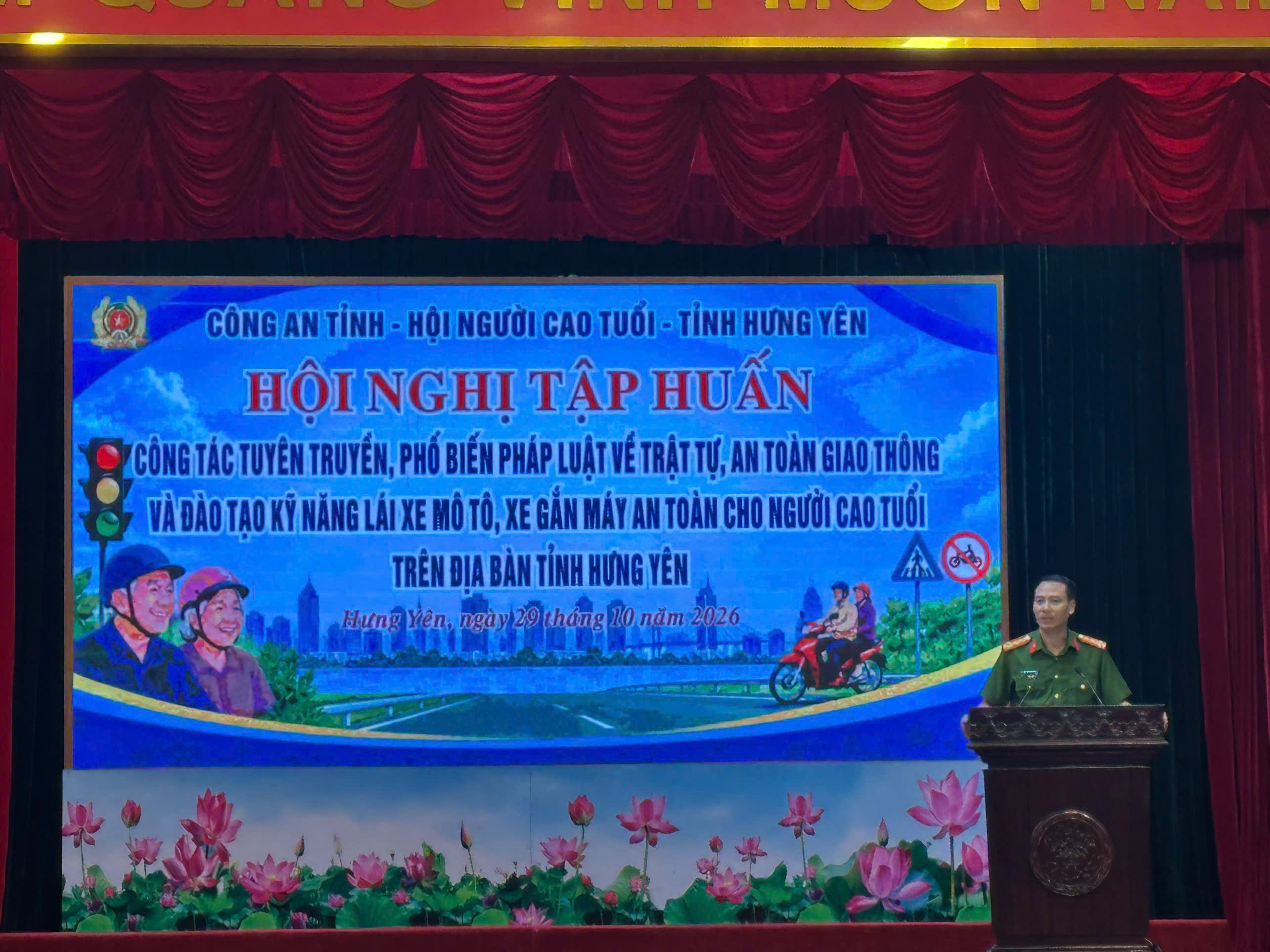 Công an tỉnh Hưng Yên tập huấn kỹ năng lái xe an toàn, tuyên truyền pháp luật về trật tự, an toàn giao thông cho người cao tuổi