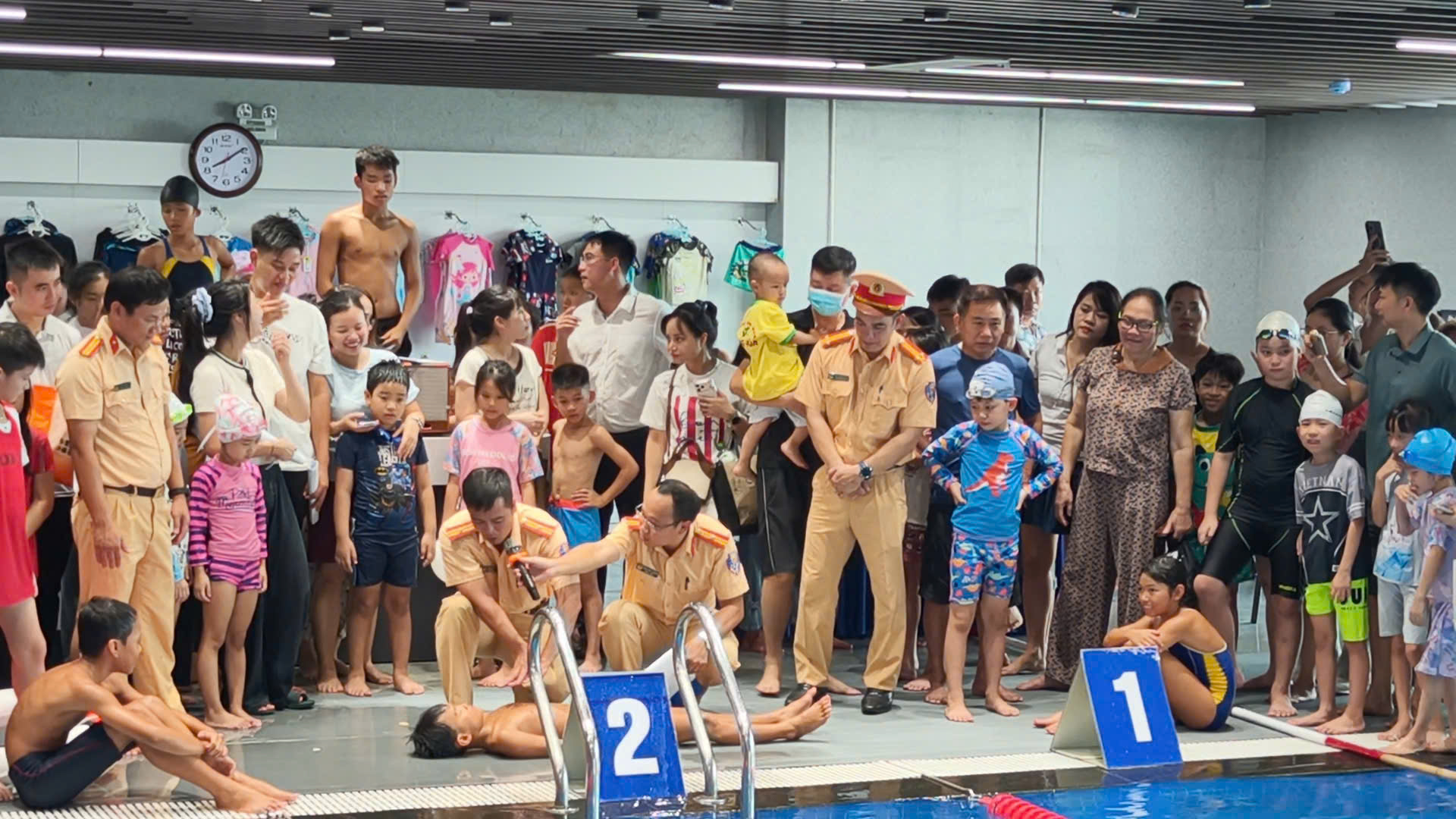 Đội Cảnh sát đường thủy số 2 lan tỏa kỹ năng phòng, chống đuối nước đến hơn 200 vận động viên