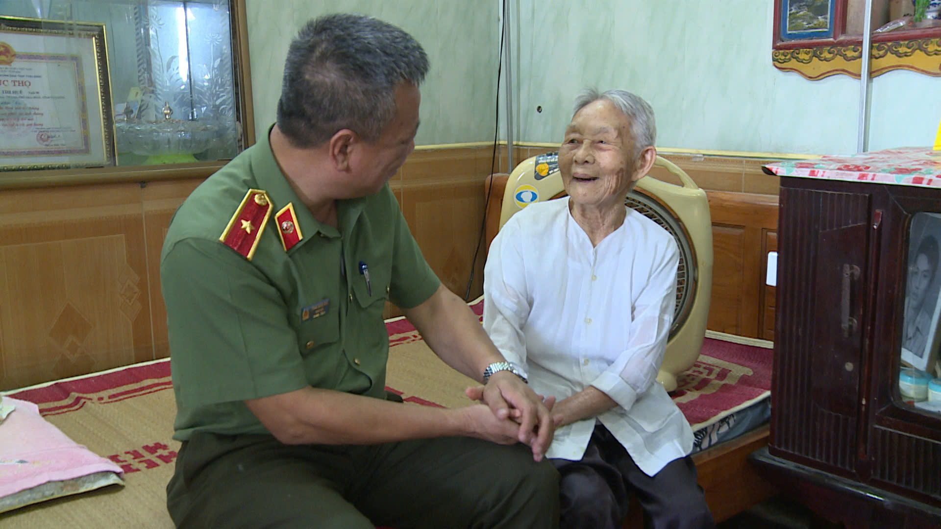 Công an tỉnh Hưng Yên: Lan tỏa giá trị, truyền thống tốt đẹp “Đền ơn đáp nghĩa”, “Uống nước nhớ nguồn” trong toàn lực lượng