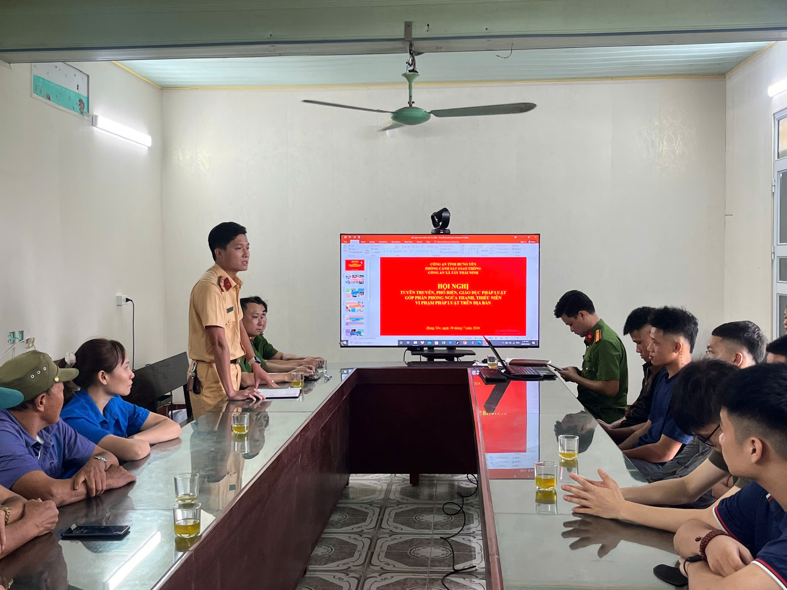 Công an xã Tây Thái Ninh tuyên truyền pháp luật, ký cam kết đối với thanh thiếu niên có nguy cơ cao vi phạm pháp luật