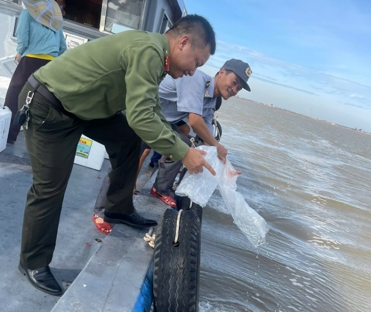 Nâng cao ý thức chấp hành pháp luật, góp phần phát triển kinh tế biển bền vững trên địa bàn tỉnh Hưng Yên
