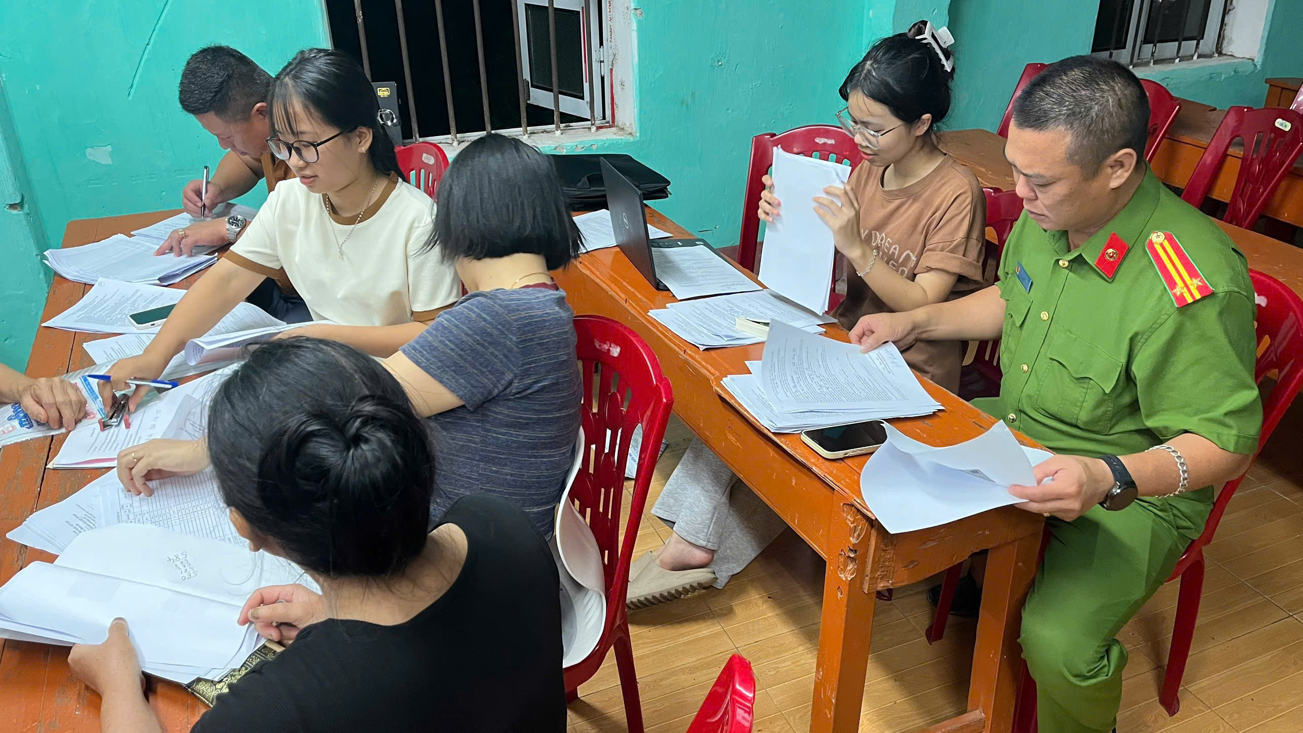 Công an xã Quang Lịch tích cực tuyên truyền, phối hợp thu thập, làm sạch dữ liệu đất đai trên địa bàn góp phần thúc đẩy chuyển đổi số