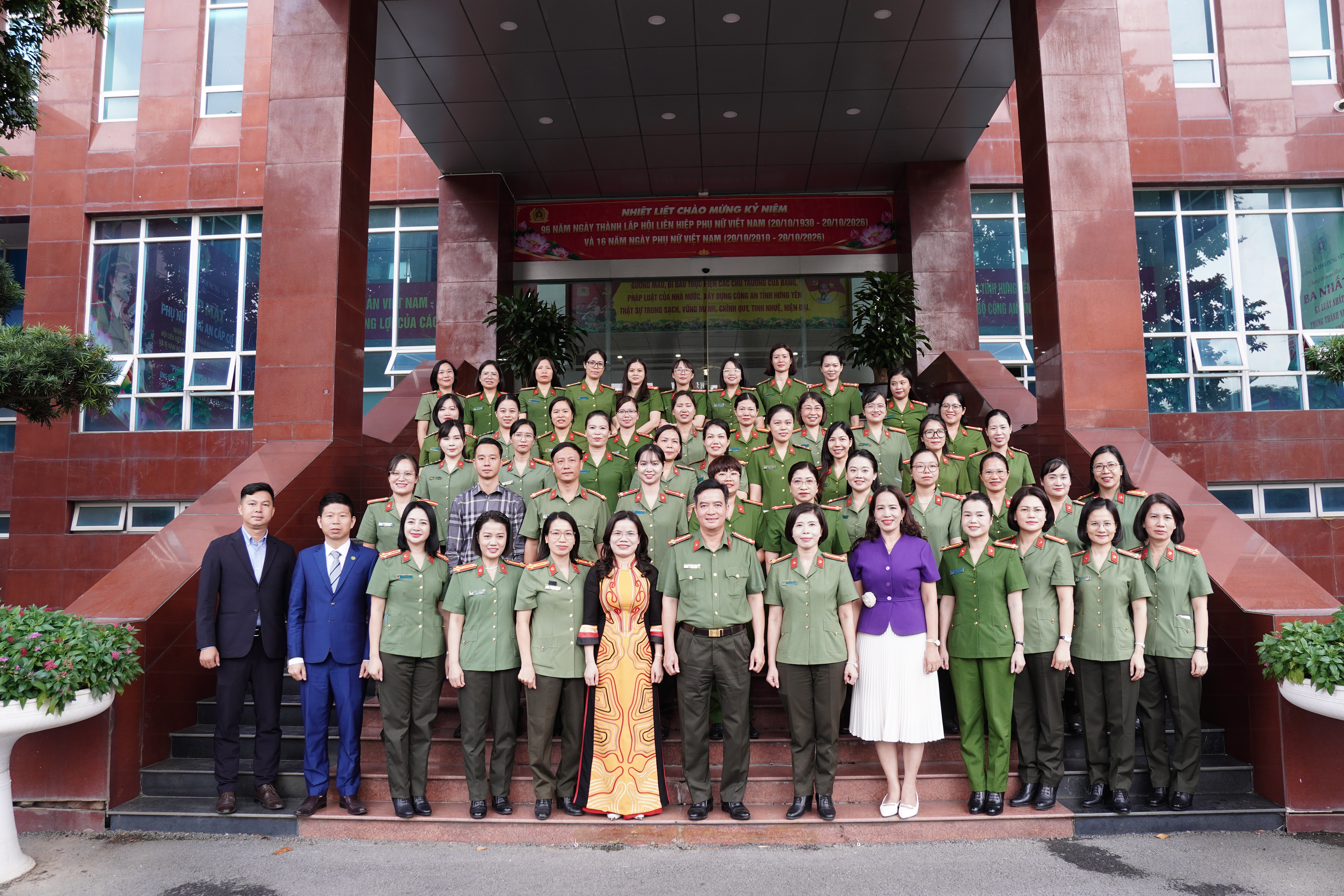 Công an tỉnh Hưng Yên gặp mặt, tọa đàm nữ Công an cấp cơ sở nhân dịp kỷ niệm Ngày Phụ nữ Việt Nam 20/10