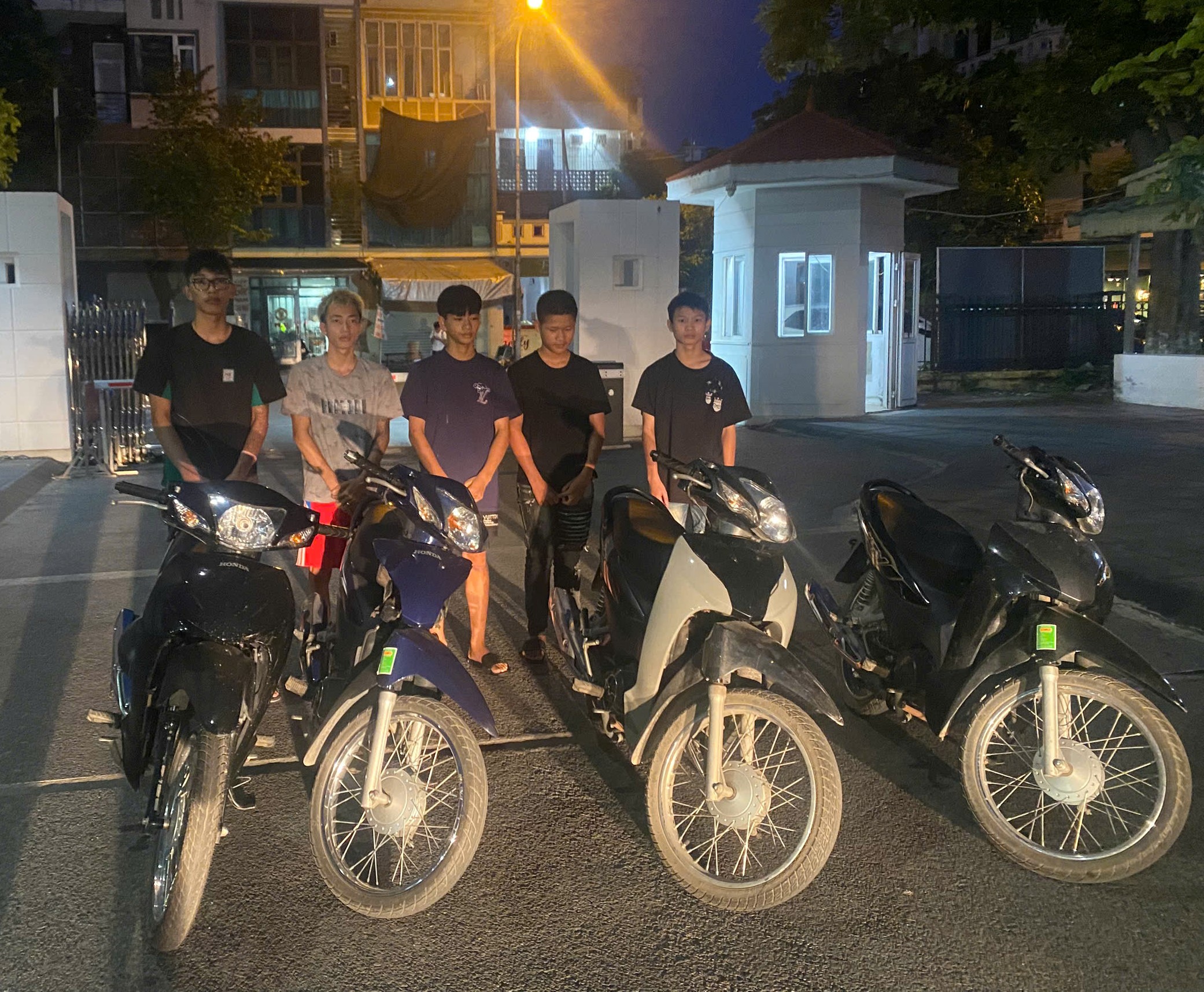 CÔNG AN PHƯỜNG TRẦN LÃM  XÁC MINH LÀM RÕ NHÓM ĐỐI TƯỢNG CÓ HÀNH VI TRỘM CẮP TÀI SẢN