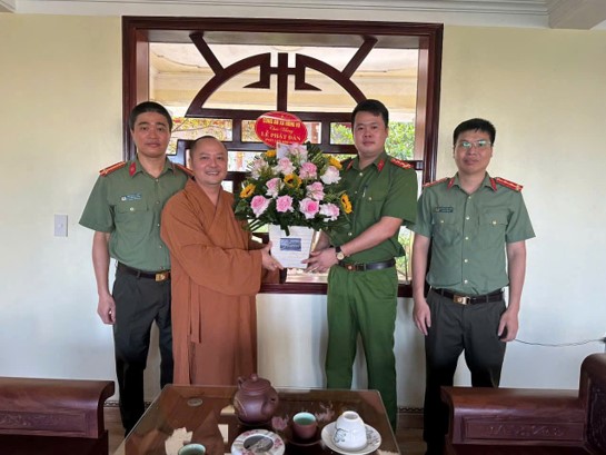 Công an xã Hồng Vũ phát huy vai trò nòng cốt trong công tác bảo đảm an ninh tôn giáo, tín ngưỡng, góp phần giữ vững an ninh, trật tự trên địa bàn