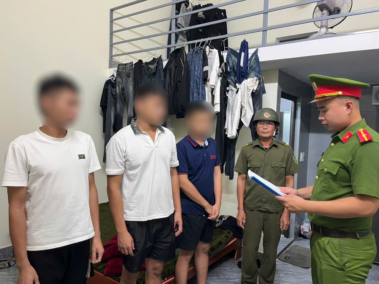 Công an xã Tây Tiền Hải tăng cường kiểm tra, xử lý vi phạm về cư trú trên địa bàn xã