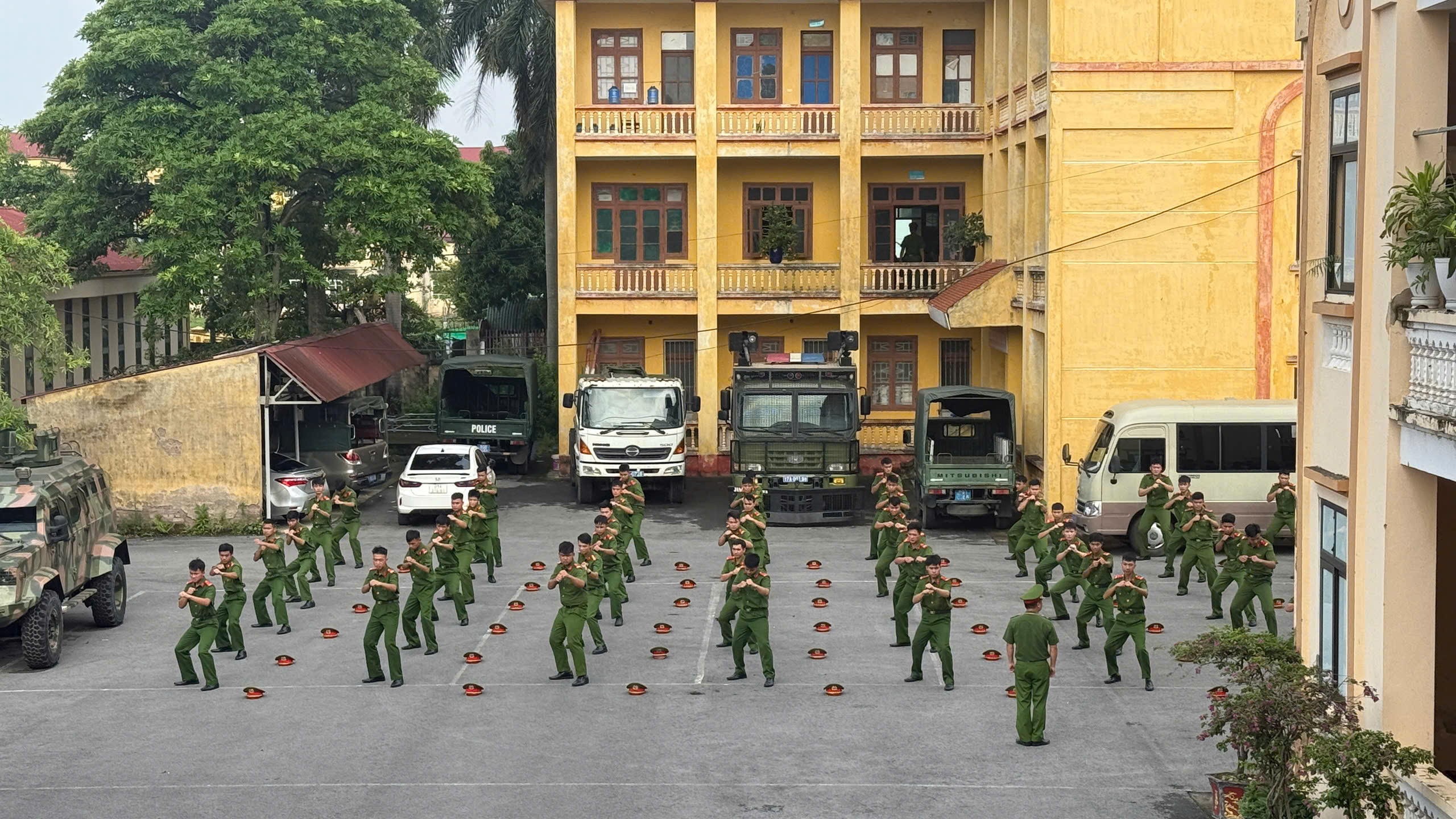 Phòng Cảnh sát cơ động tổ chức nghiệm thu kết quả tập huấn điều lệnh, quân sự, võ thuật năm 2026