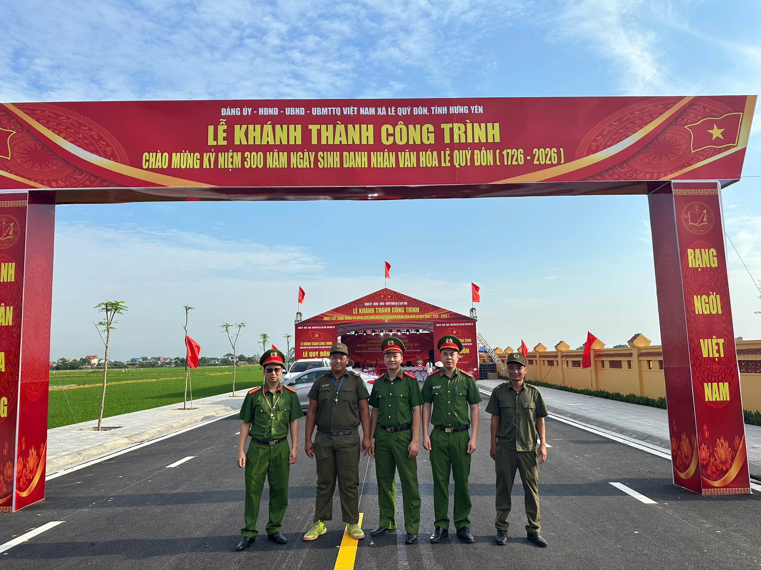 Công an xã Lê Quý Đôn đảm bảo an ninh trât tự Lễ khánh thành đường kết nối khu di tích lịch sử quốc gia đặc biệt Đền Trần Tiến Đức với khu lưu niệm nhà bác học Lê Quý Đôn