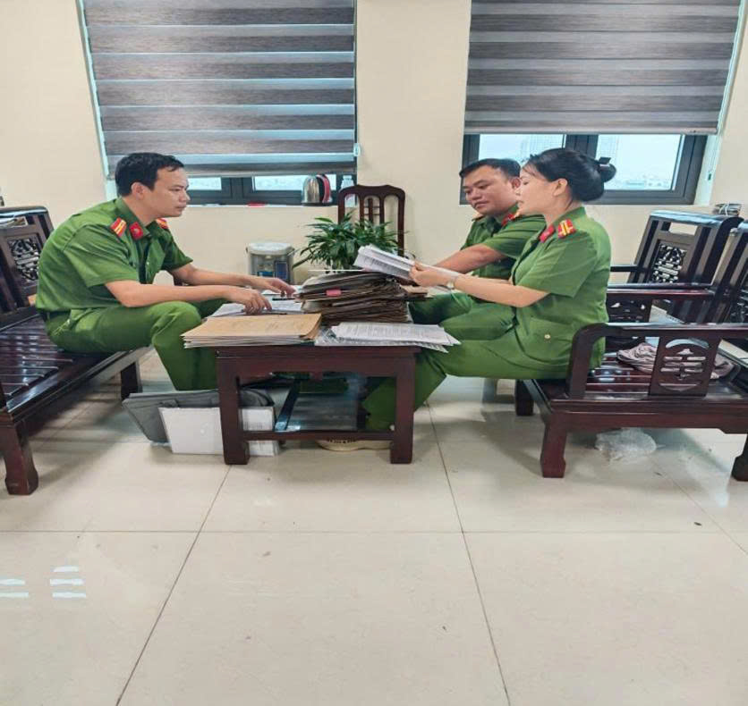 Phòng Cảnh sát thi hành án hình sự và Hỗ trợ tư pháp tập trung đẩy nhanh tiến độ bàn giao hồ sơ thi hành án hình sự tại cộng đồng cho Công an cấp xã để kịp thời triển khai Luật thi hành án hình sự năm 2025