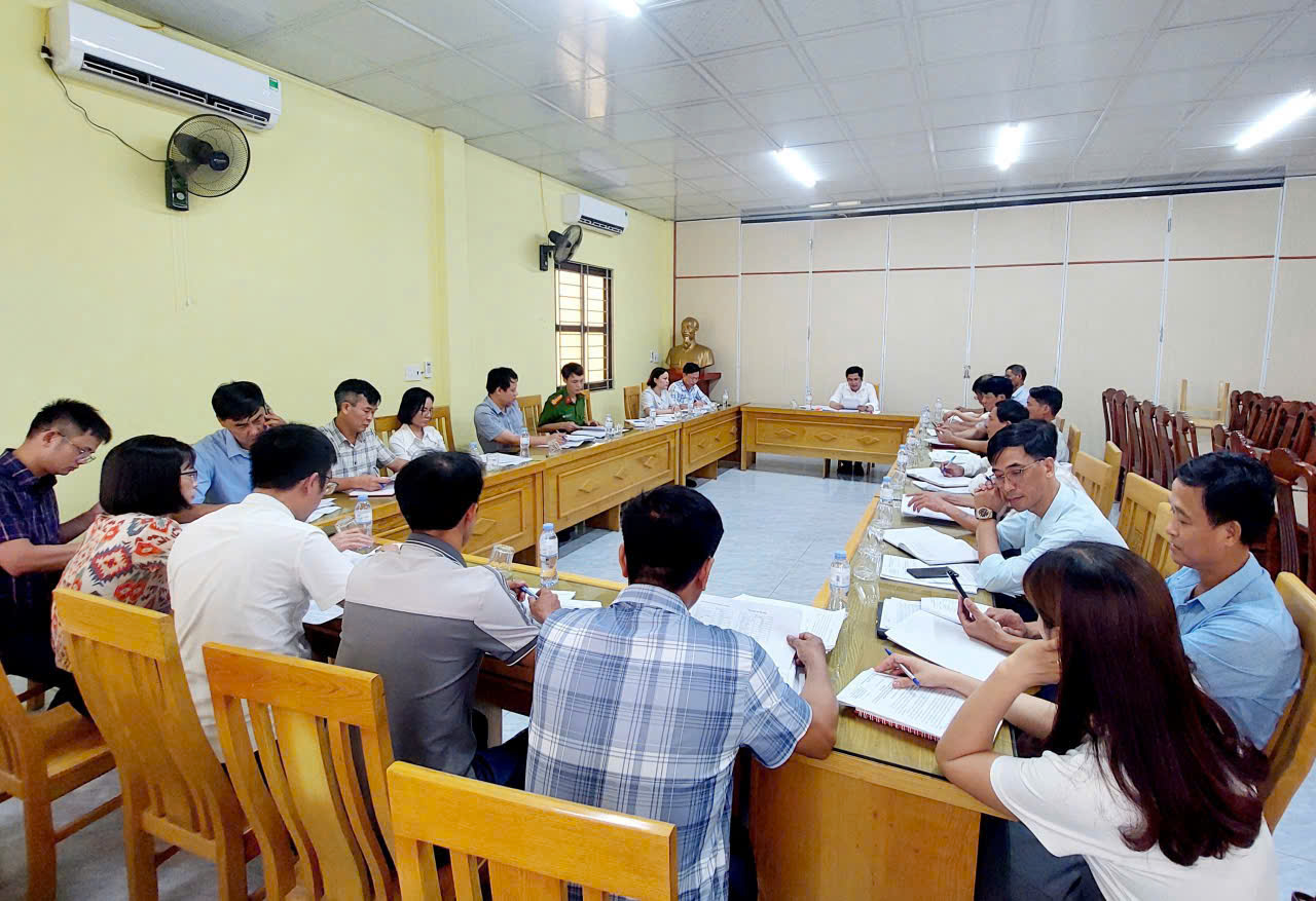Công an xã Tiên Lữ tăng cường phối hợp triển khai rà soát, đối soát thông tin phục vụ công tác đo đạc, lập bản đồ địa chính và xây dựng cơ sở dữ liệu đất đai trên địa bàn